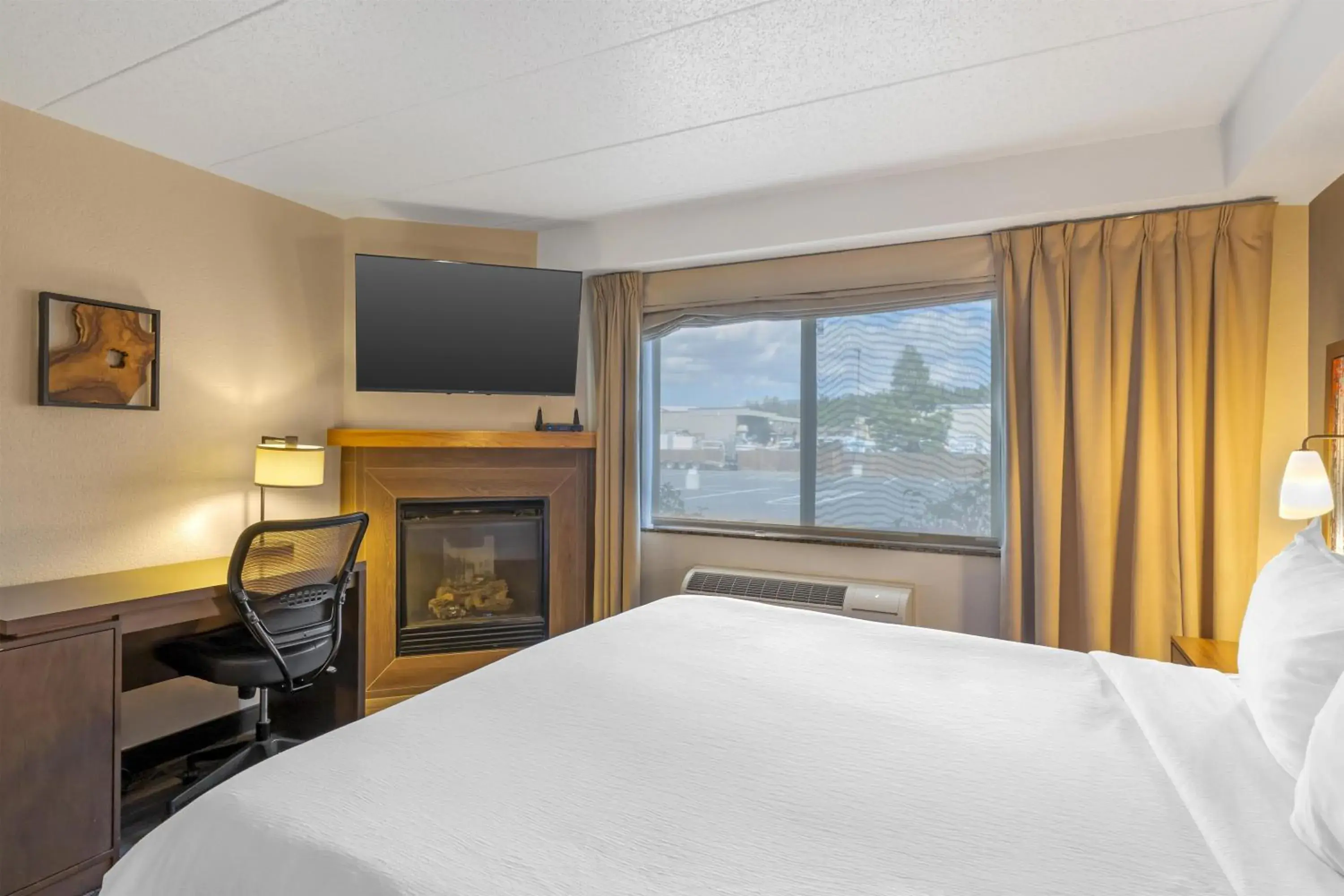 Bedroom, Bed in Best Western Plus McCall Lodge and Suites Bedroom, Bed in Best Western Plus McCall Lodge and Suites