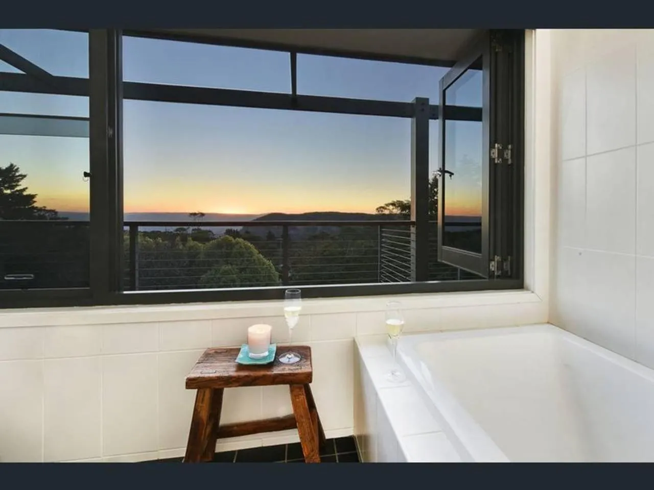 Narrow Neck Views - Peaceful 4 Bedroom Home with Stunning Views!