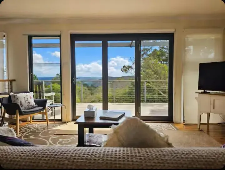 Four-Bedroom House in Narrow Neck Views - Peaceful 4 Bedroom Home with Stunning Views! Four-Bedroom House in Narrow Neck Views - Peaceful 4 Bedroom Home with Stunning Views!