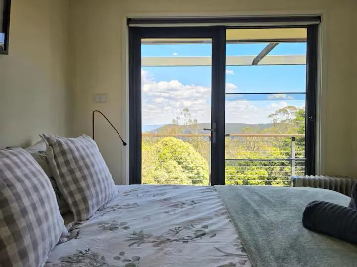 Narrow Neck Views - Peaceful 4 Bedroom Home with Stunning Views!