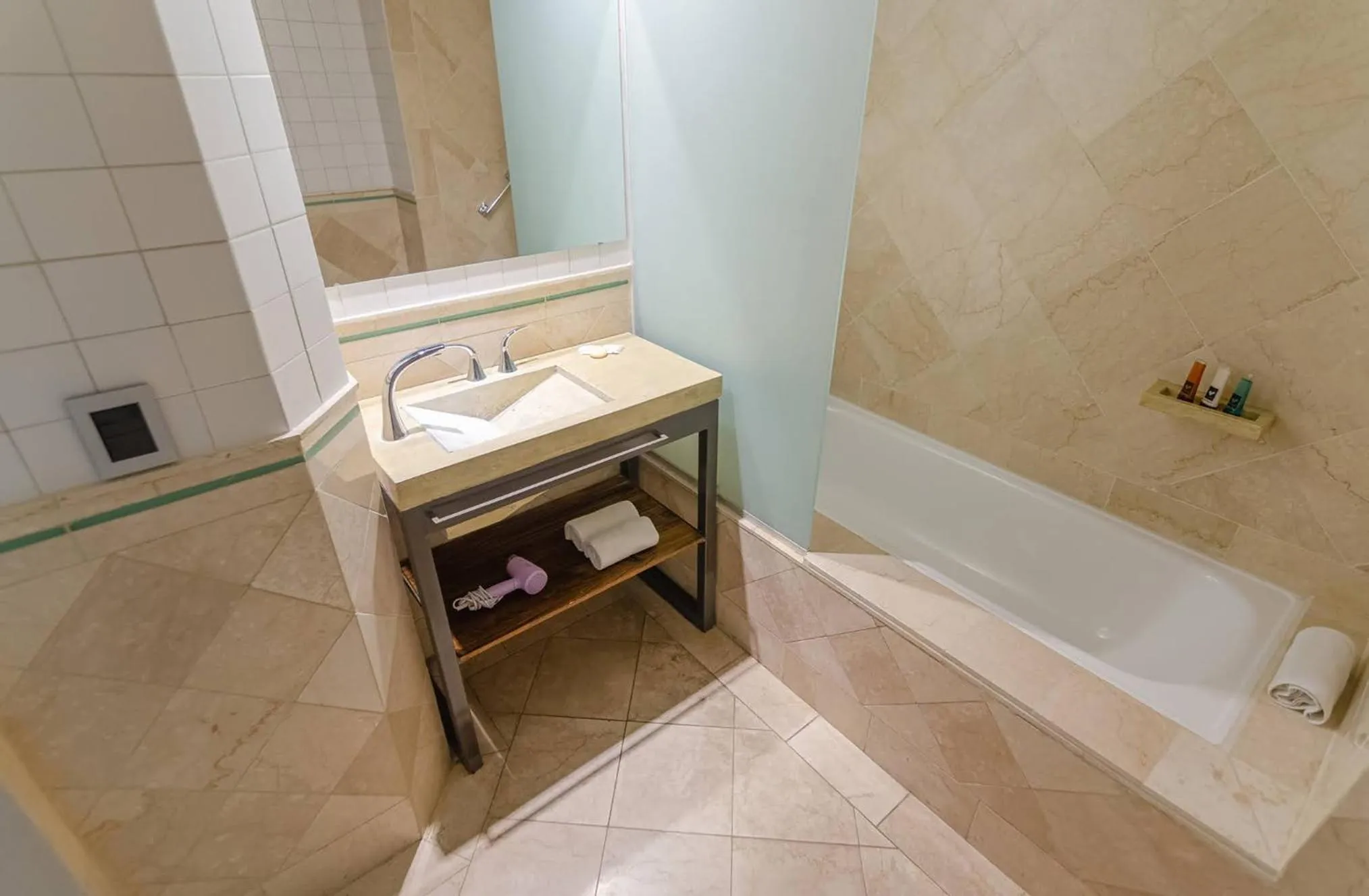 Shower in Prodeo Hotel + Lounge