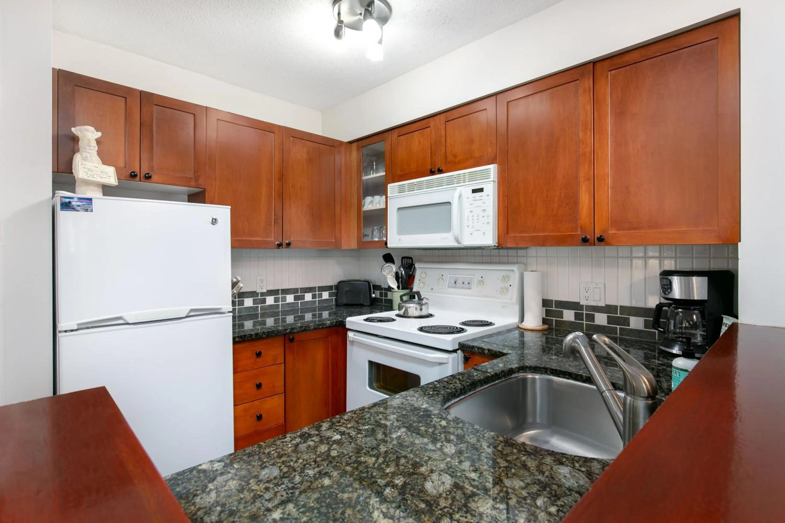 Kitchen or kitchenette in Glaciers Reach by Allseason Vacation Rentals