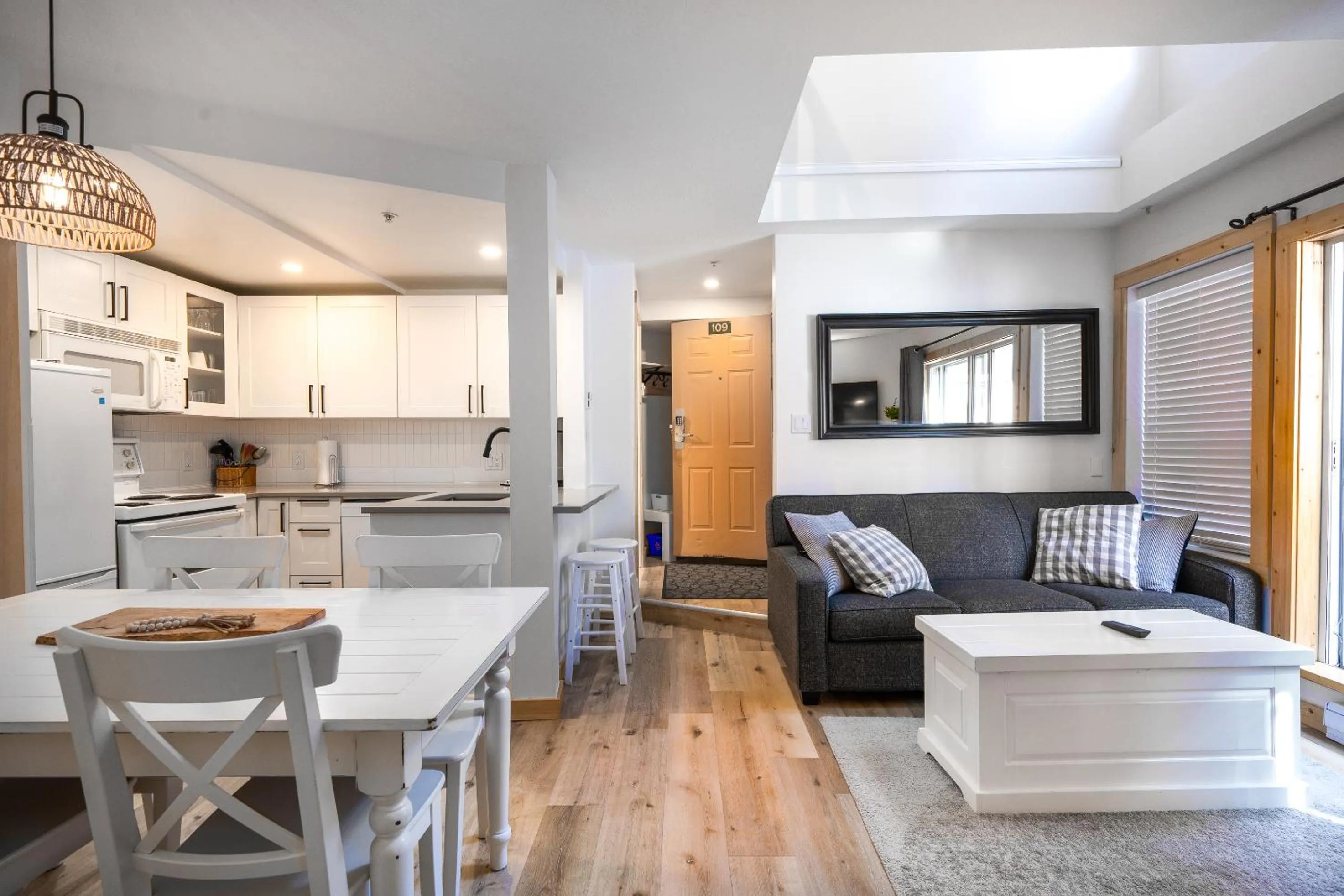 Kitchen or kitchenette in Glaciers Reach by Allseason Vacation Rentals