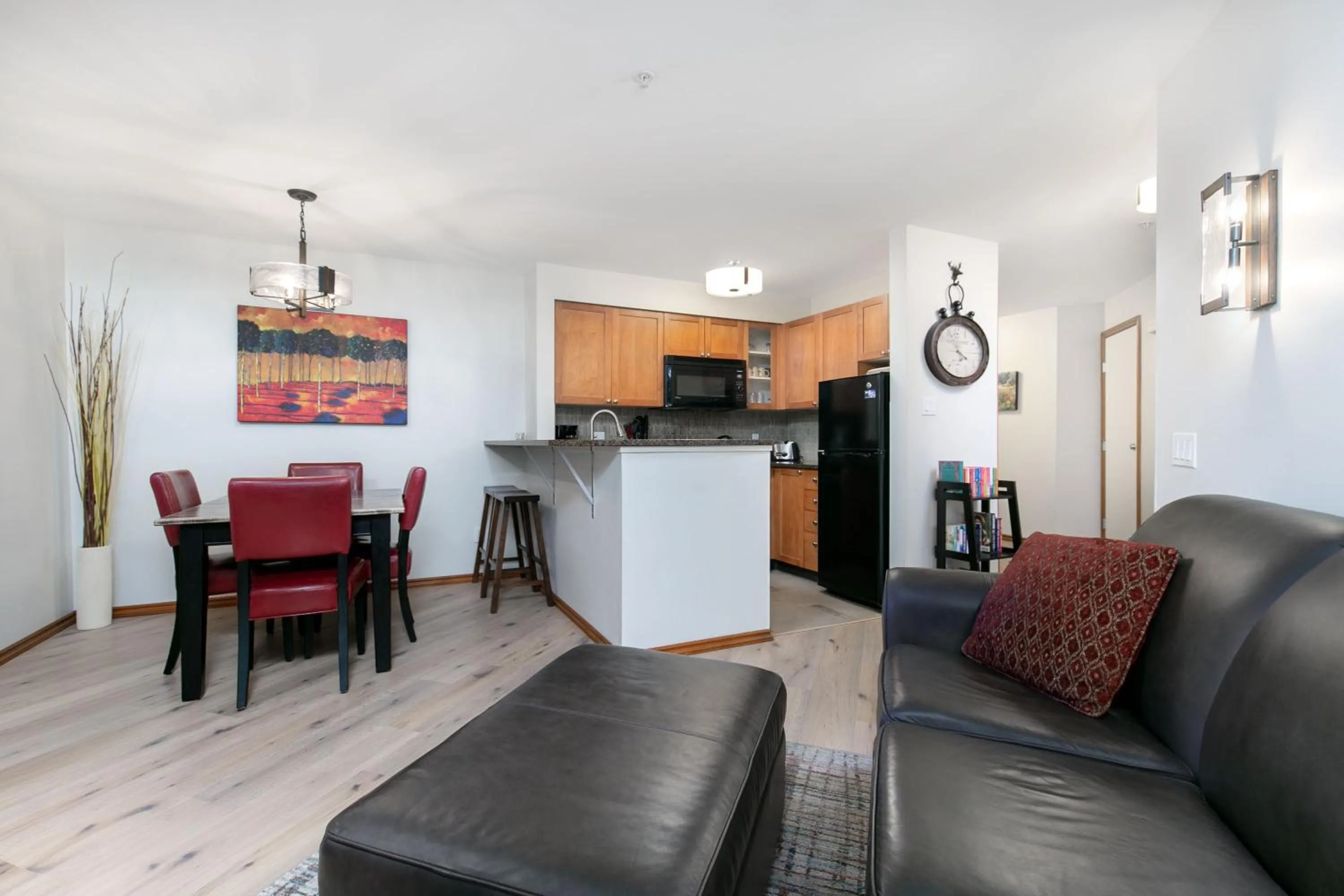 Kitchen or kitchenette in Glaciers Reach by Allseason Vacation Rentals