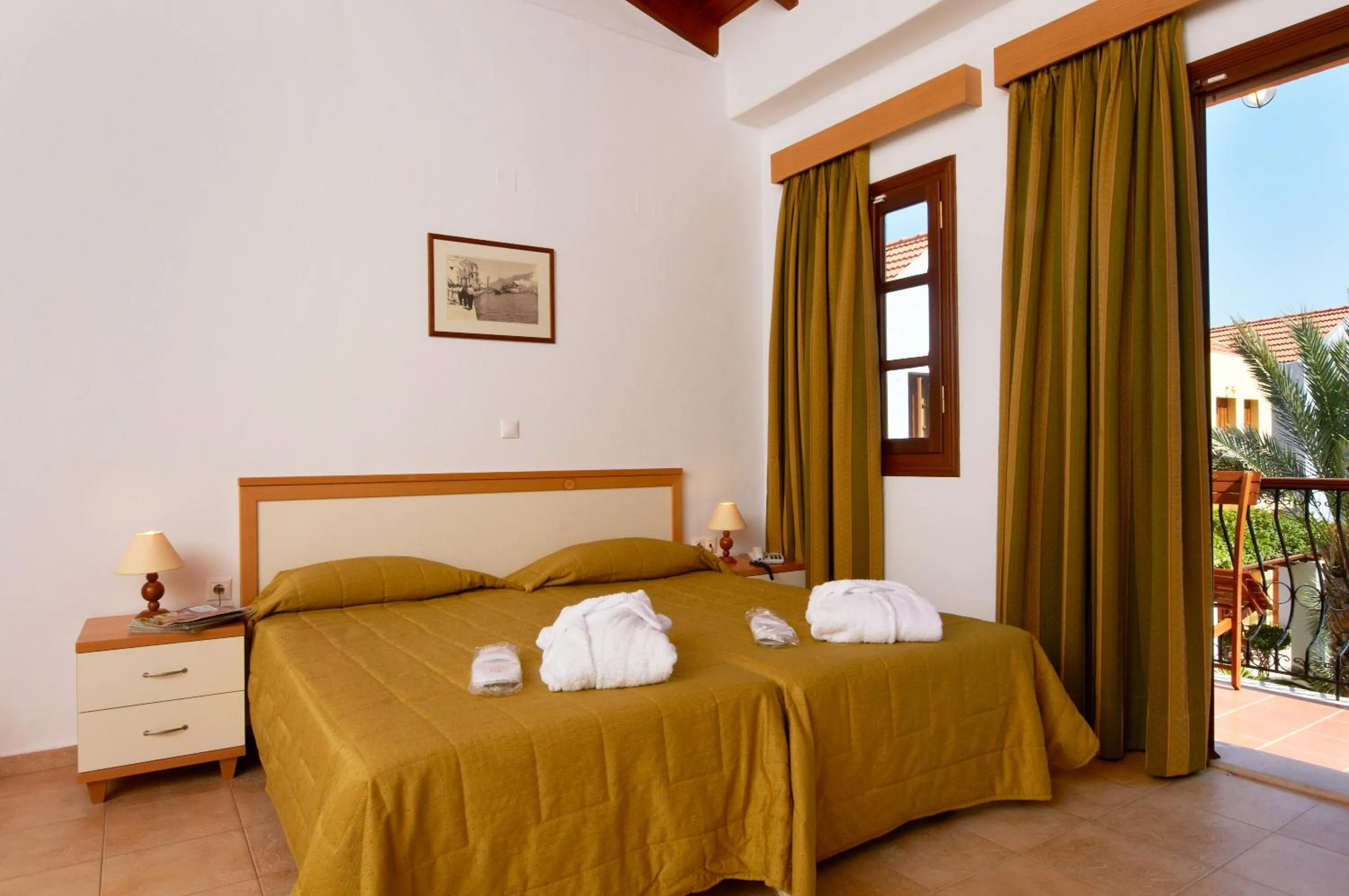 Bedroom, Bed in Iapetos Village