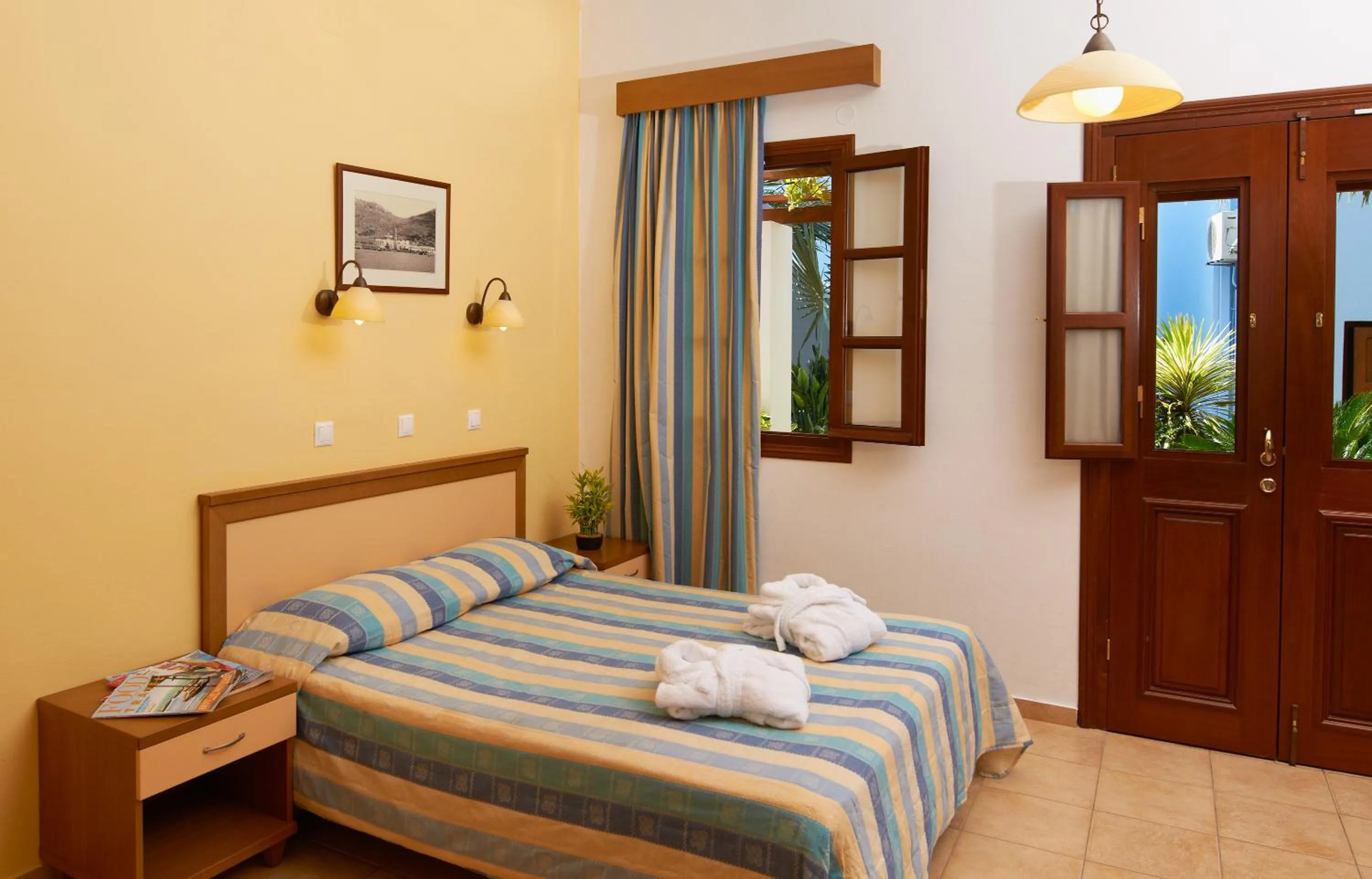 Bedroom, Bed in Iapetos Village