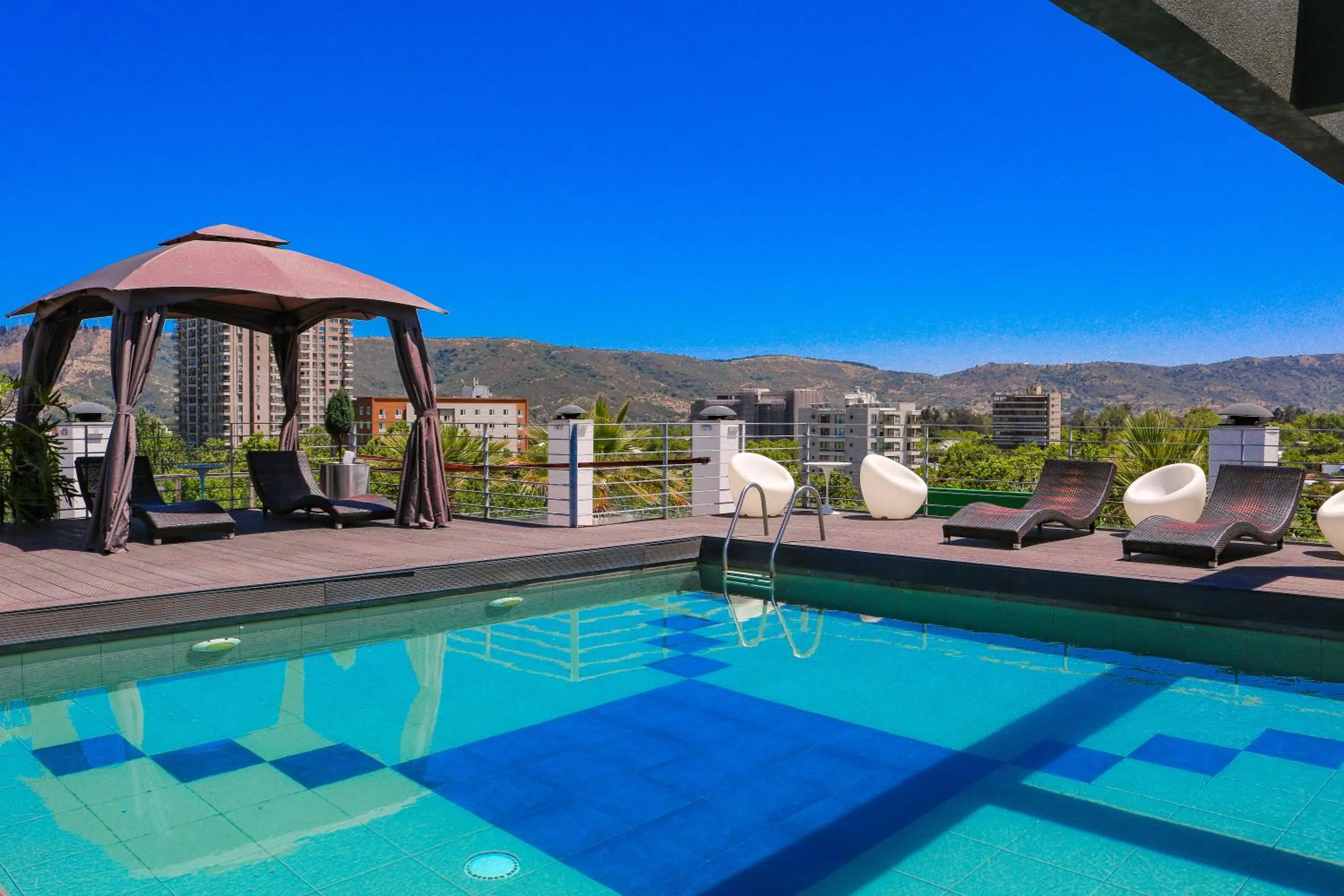 Swimming pool in Ecohotel Talca