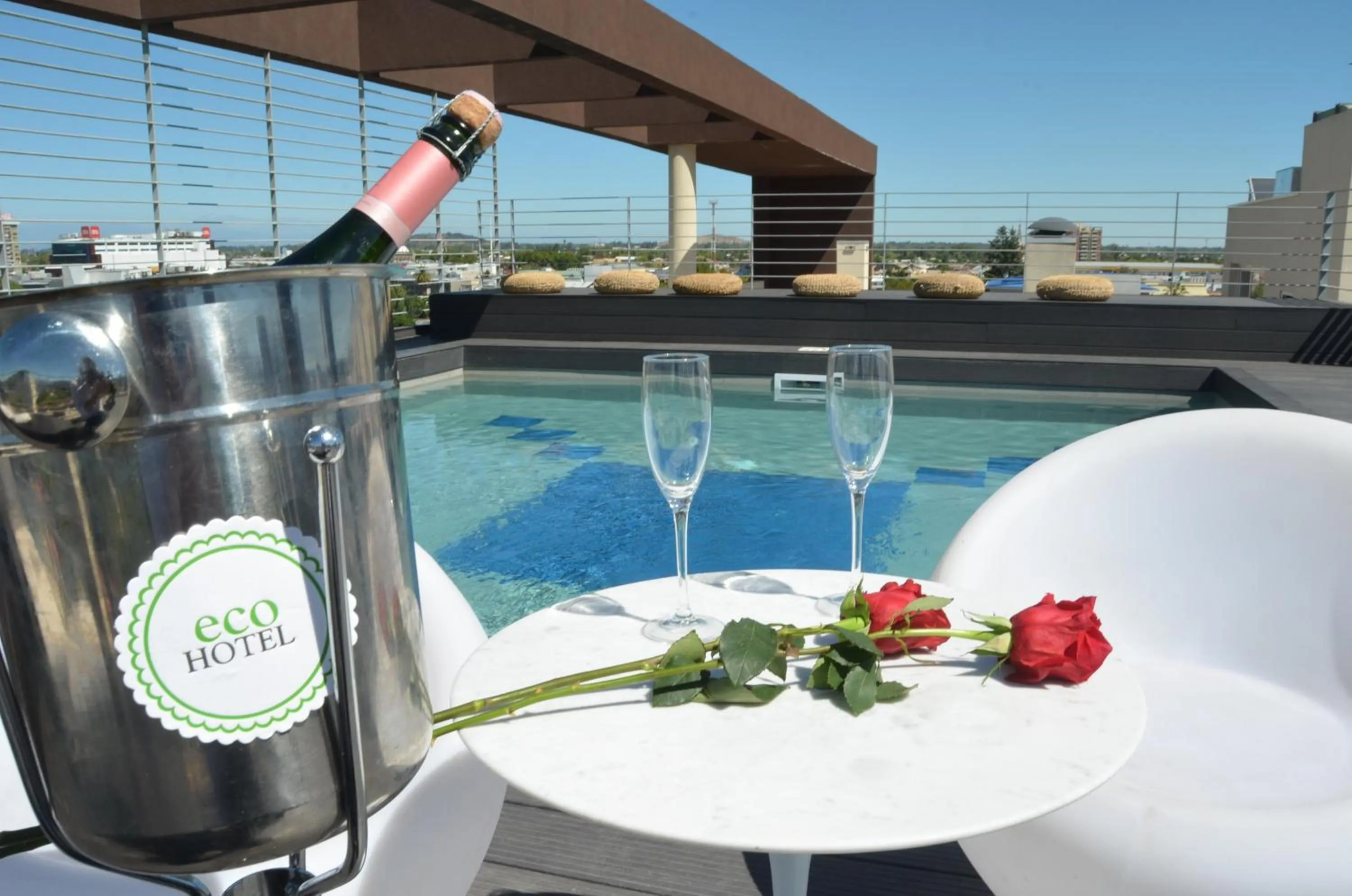 Swimming pool in Ecohotel Talca