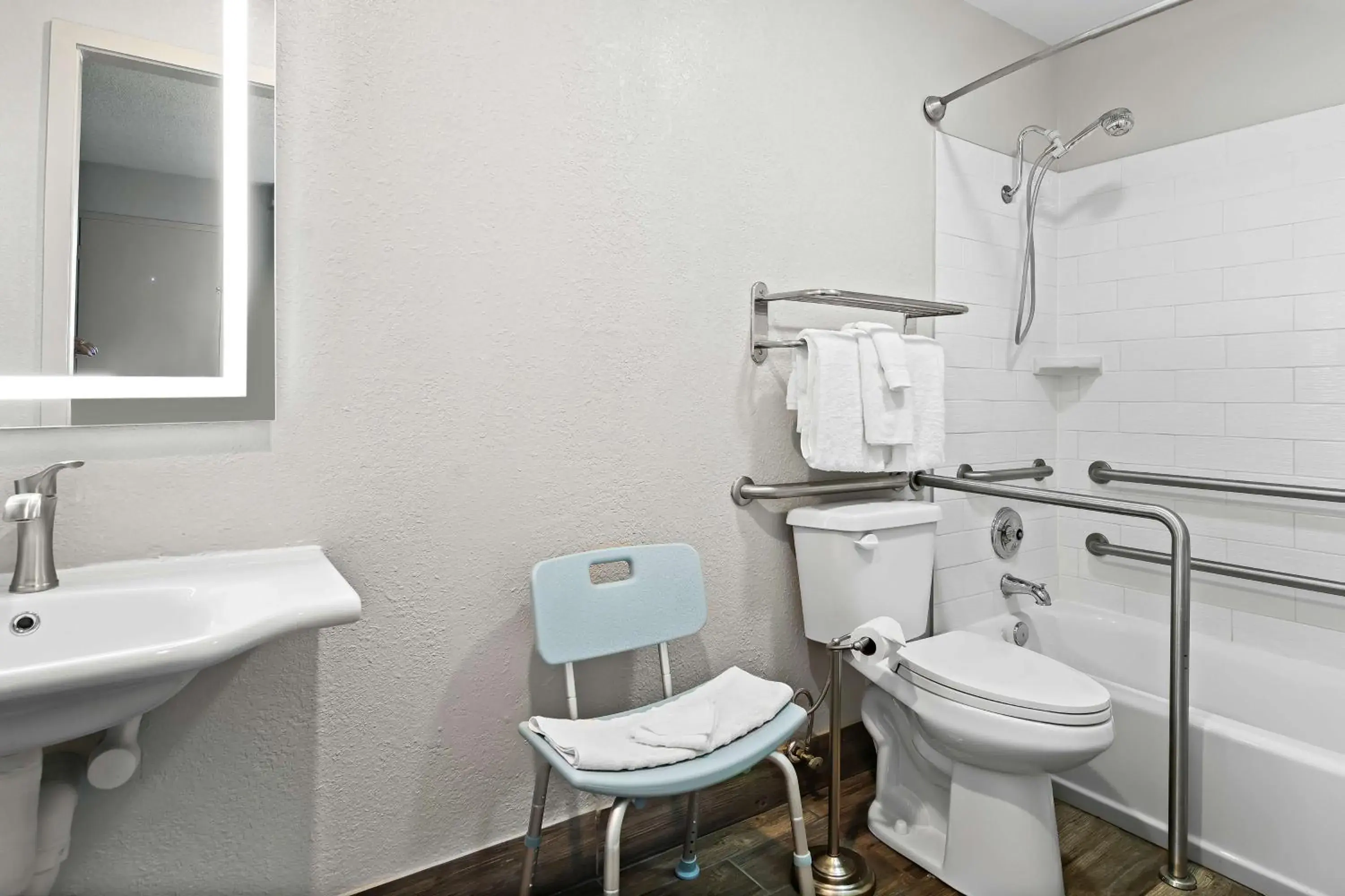 Bathroom in Best Western The Oasis at Joplin Bathroom in Best Western The Oasis at Joplin