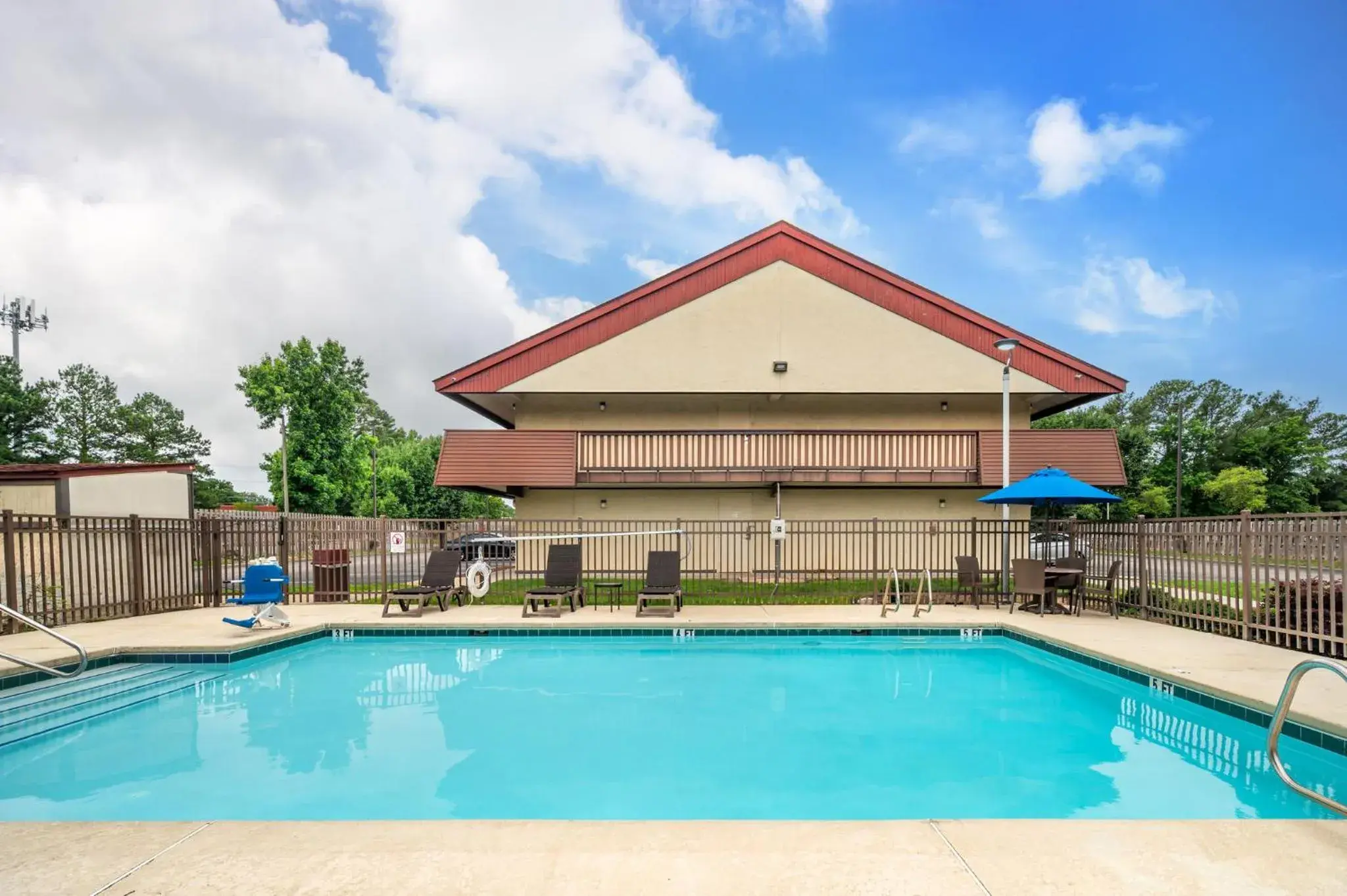 Swimming pool in Red Roof Inn Virginia Beach Swimming pool in Red Roof Inn Virginia Beach