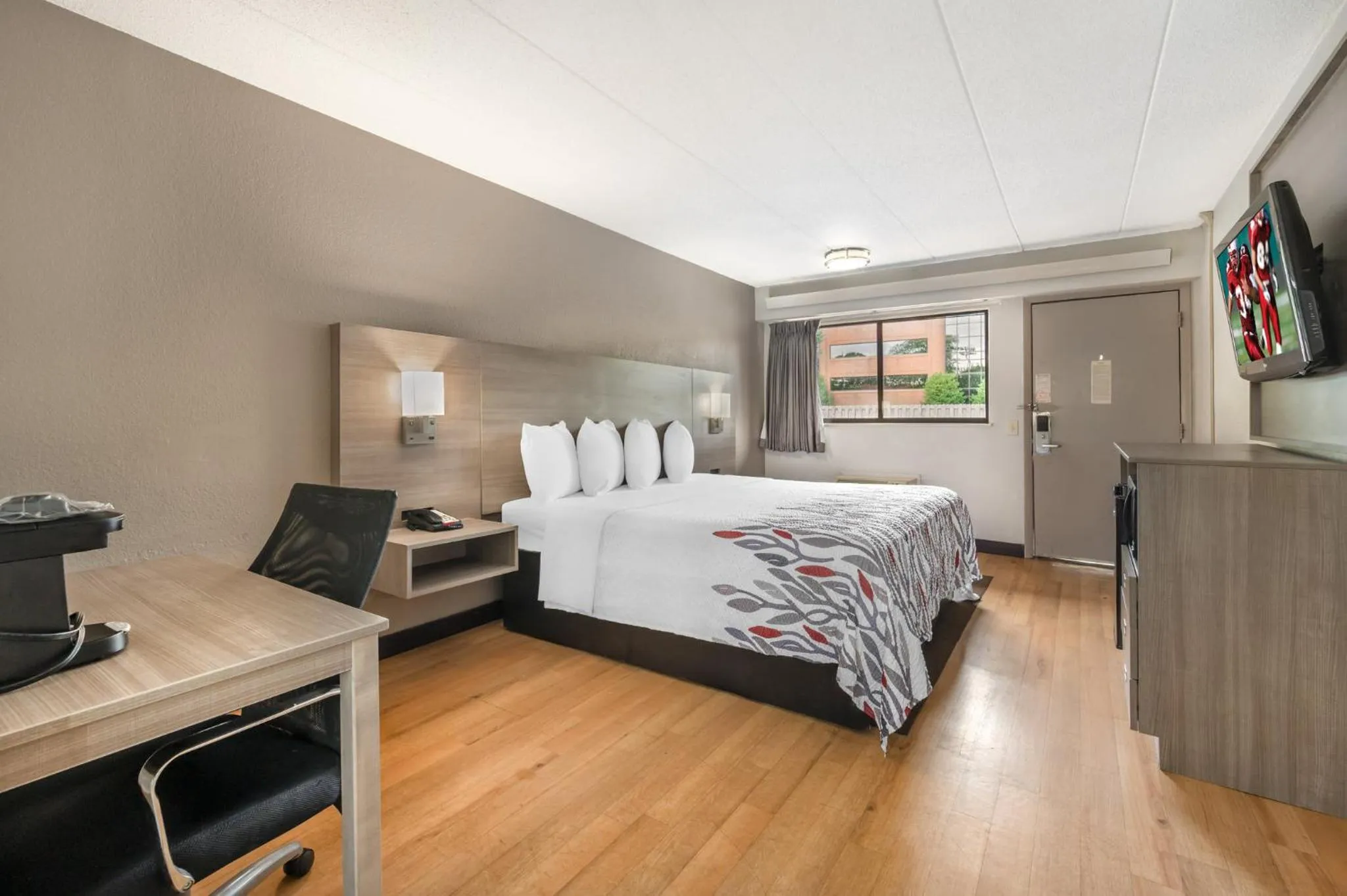 Bedroom, Bed in Red Roof Inn Virginia Beach