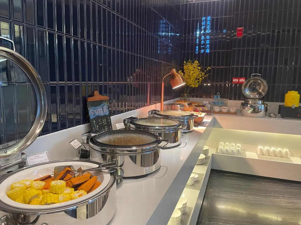 Restaurant/places to eat in Paco Hotel Guangzhou Baiyun Airport Liantang Metro
