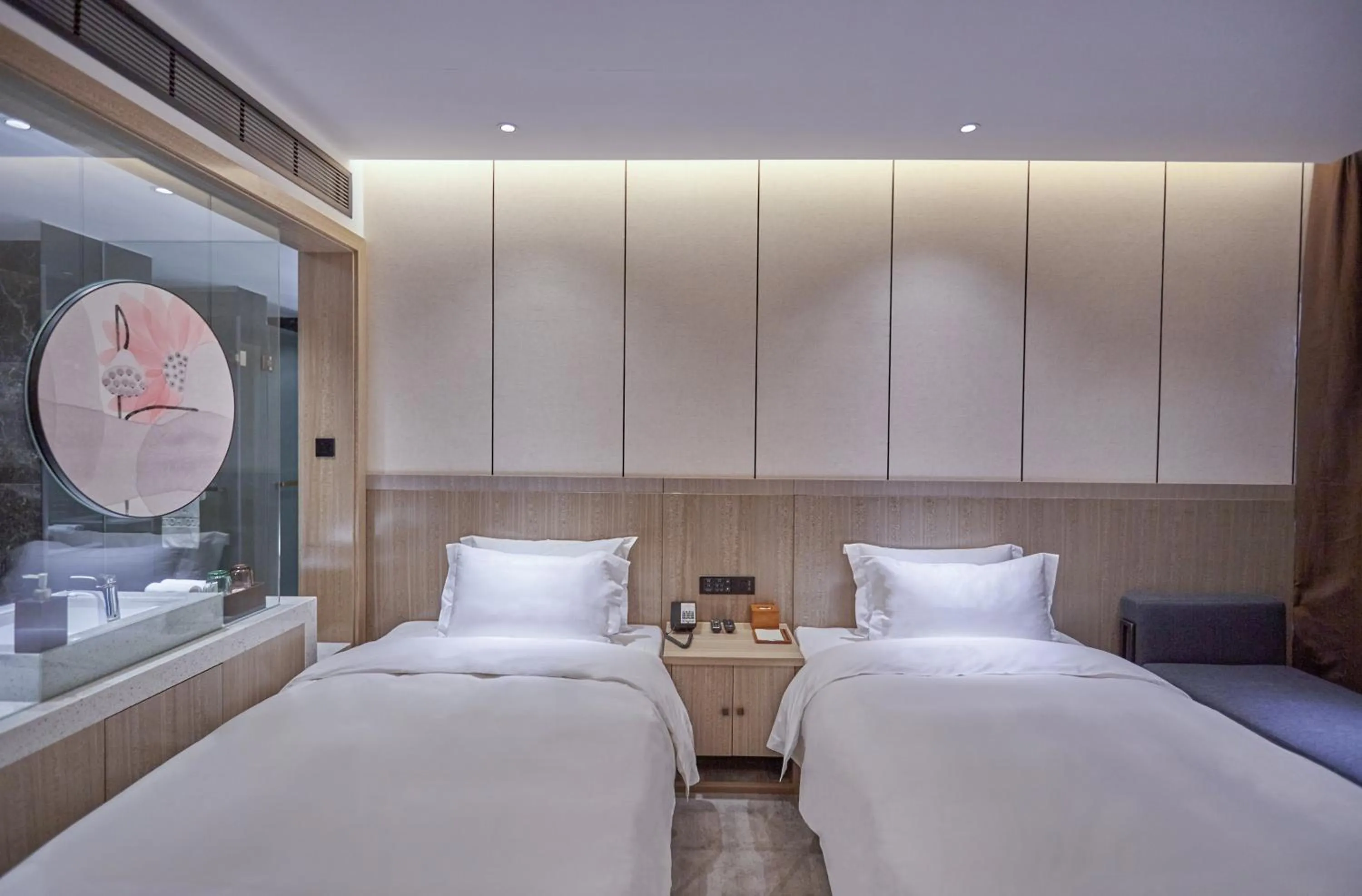 Bed in Paco Hotel Guangzhou Baiyun Airport Liantang Metro