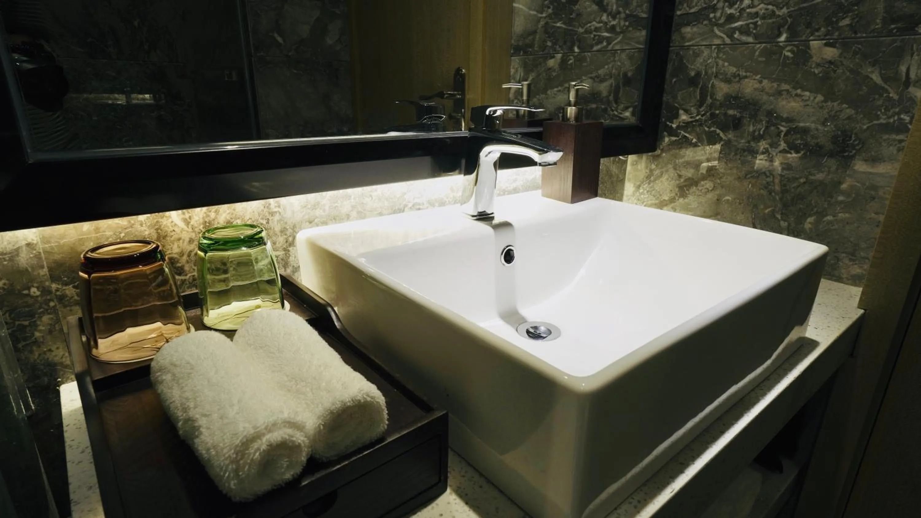 Toilet in Paco Hotel Guangzhou Baiyun Airport Liantang Metro