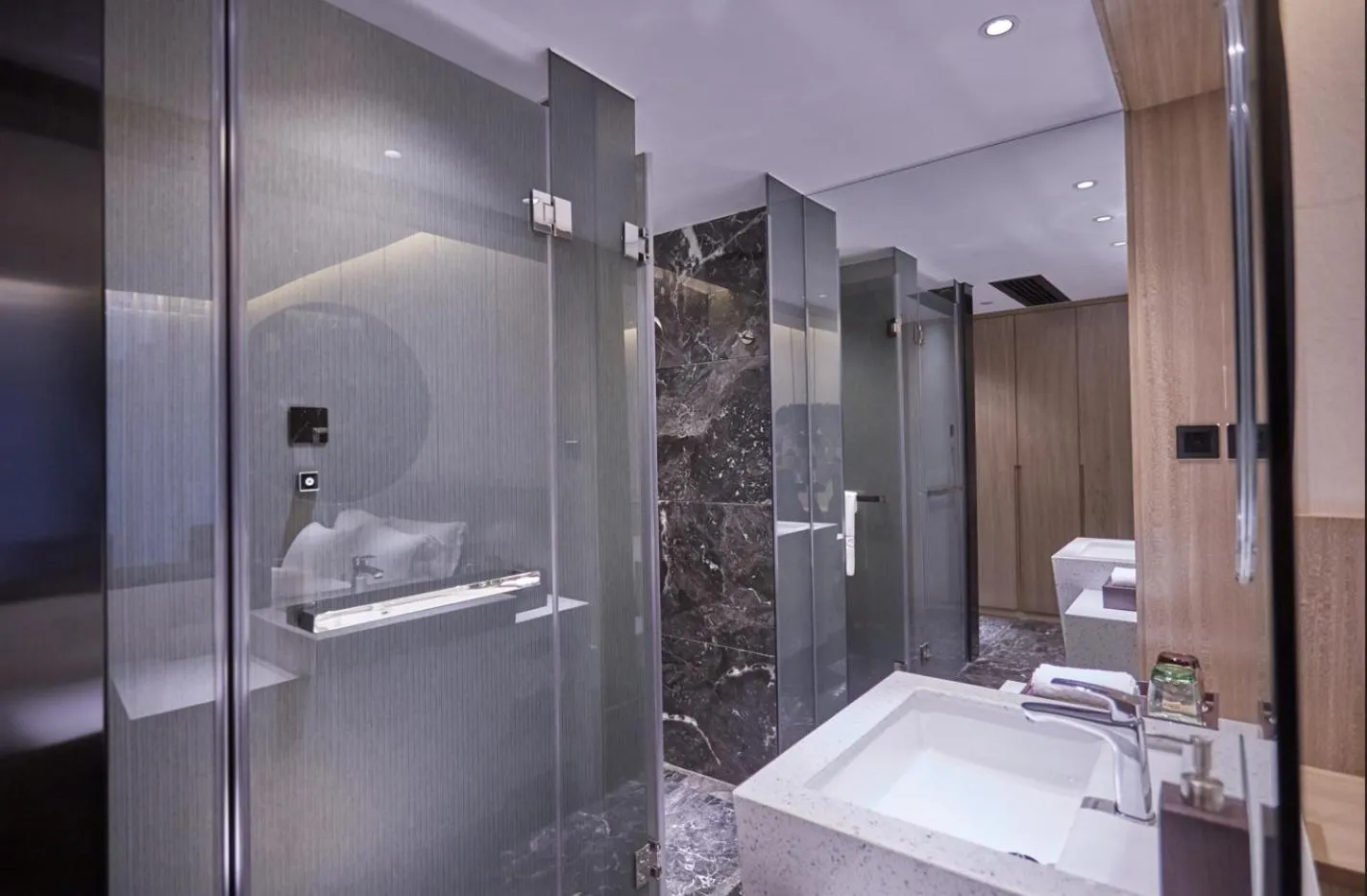 Bathroom in Paco Hotel Guangzhou Baiyun Airport Liantang Metro