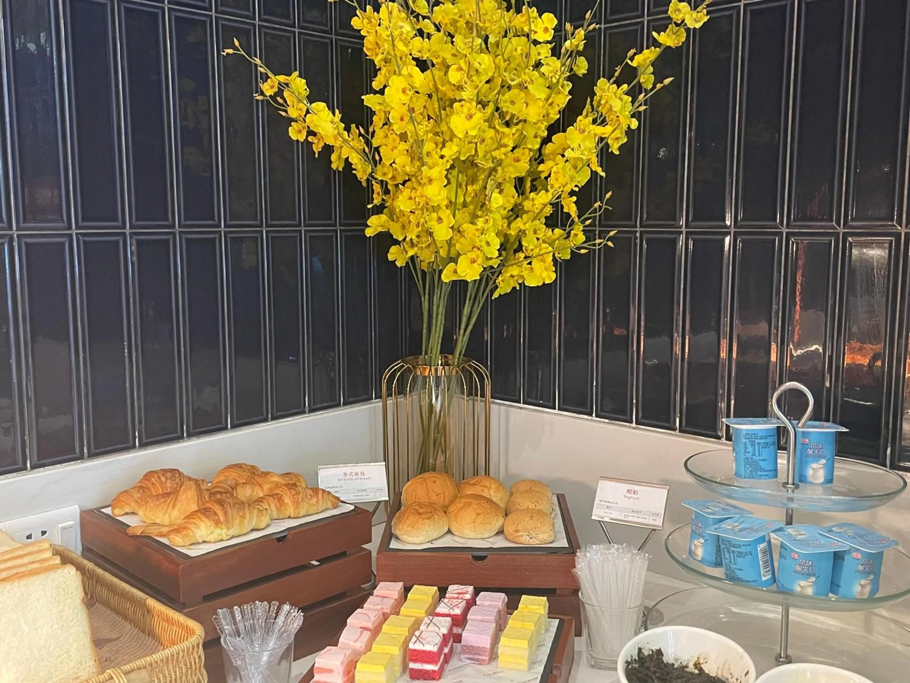 Restaurant/places to eat in Paco Hotel Guangzhou Baiyun Airport Liantang Metro