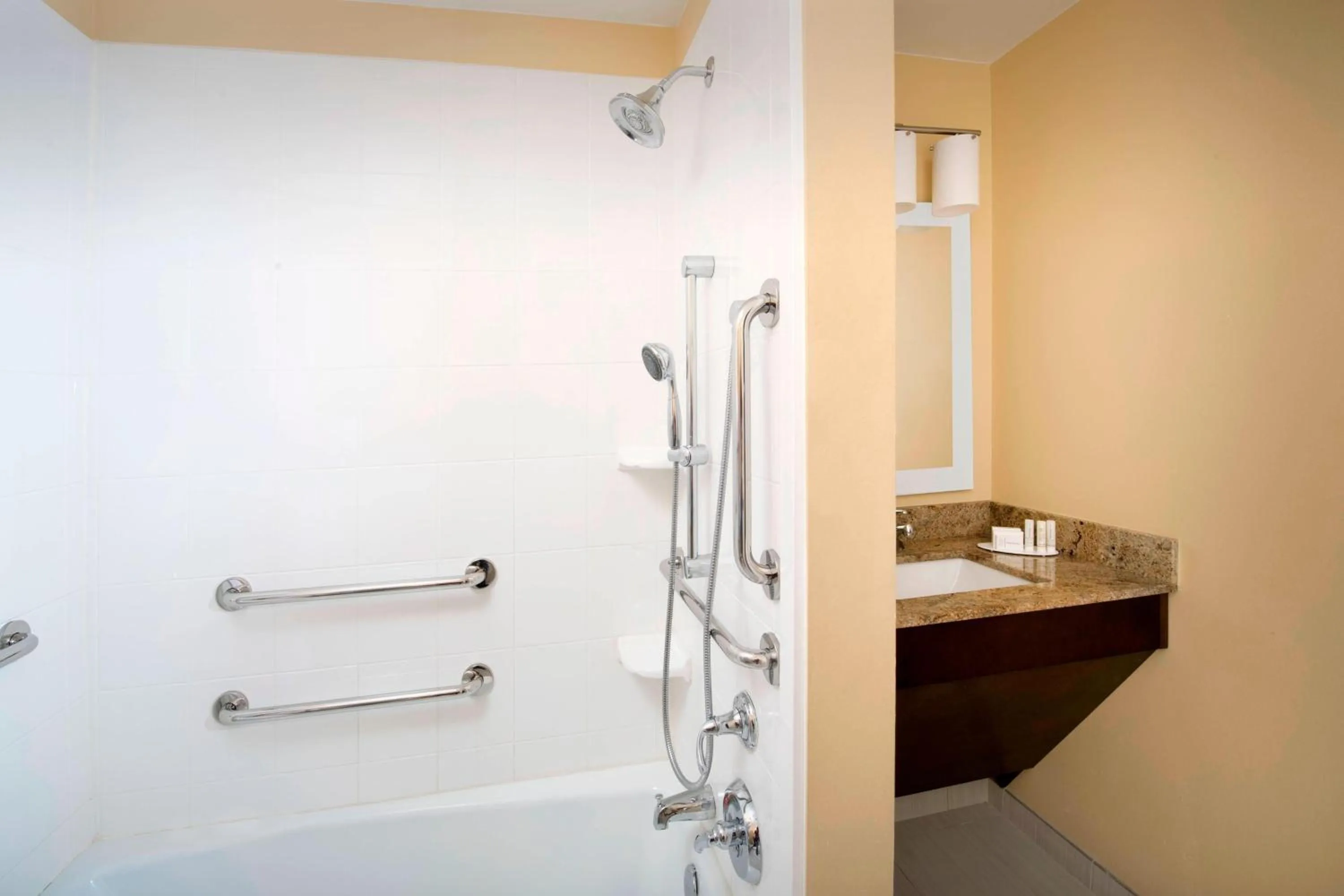 Bathroom in TownePlace Suites by Marriott Eagle Pass