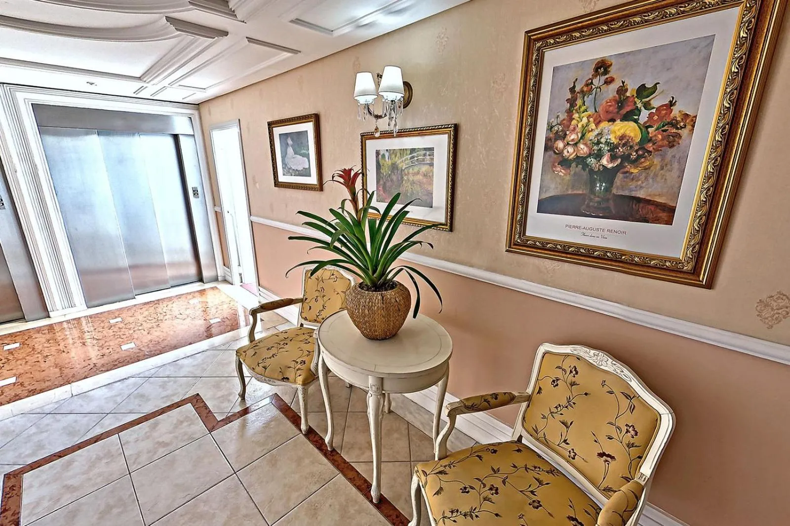 Decorative detail in Hotel Firenze