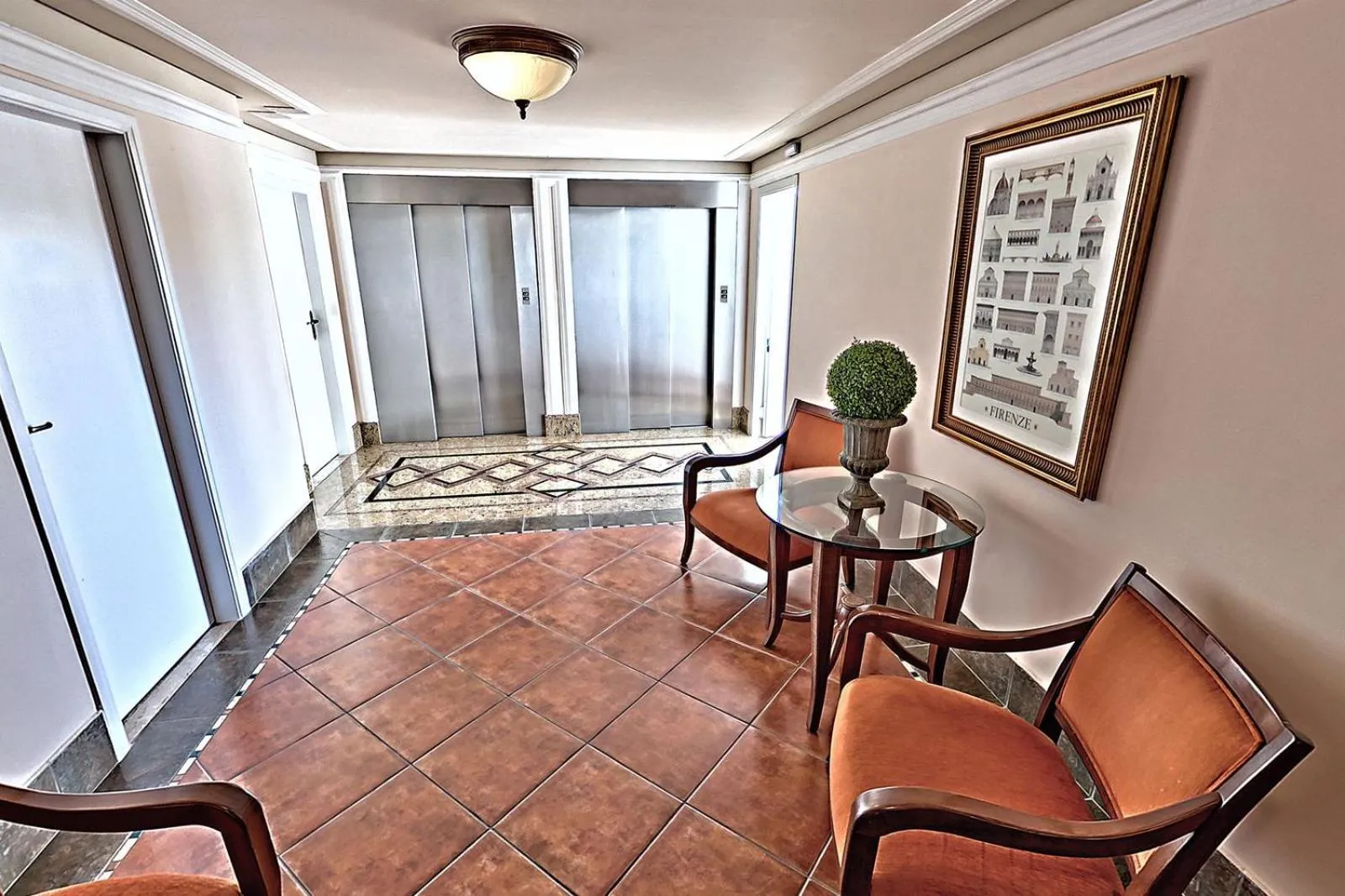 Seating area in Hotel Firenze