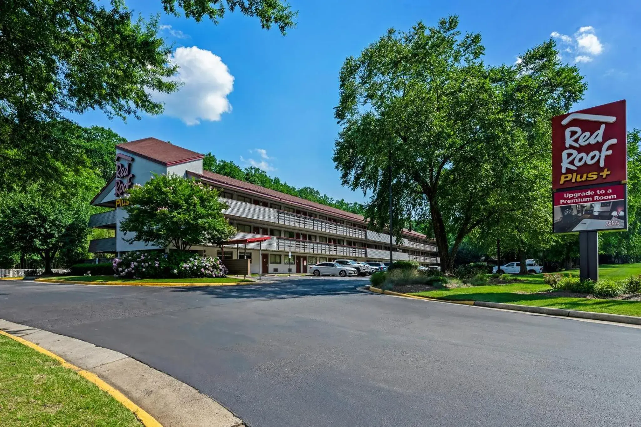 Property building in Red Roof Inn PLUS+ Washington DC - Alexandria Property building in Red Roof Inn PLUS+ Washington DC - Alexandria