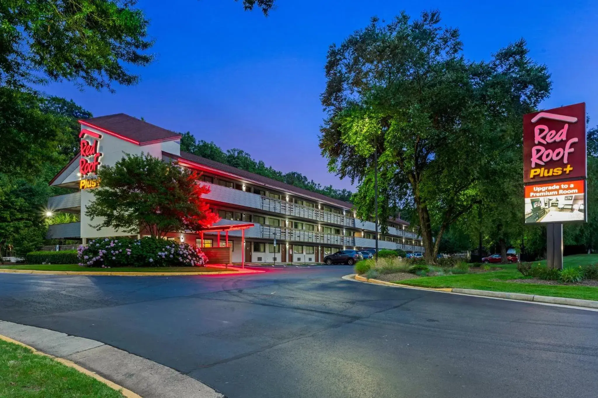 Property building in Red Roof Inn PLUS+ Washington DC - Alexandria Property building in Red Roof Inn PLUS+ Washington DC - Alexandria
