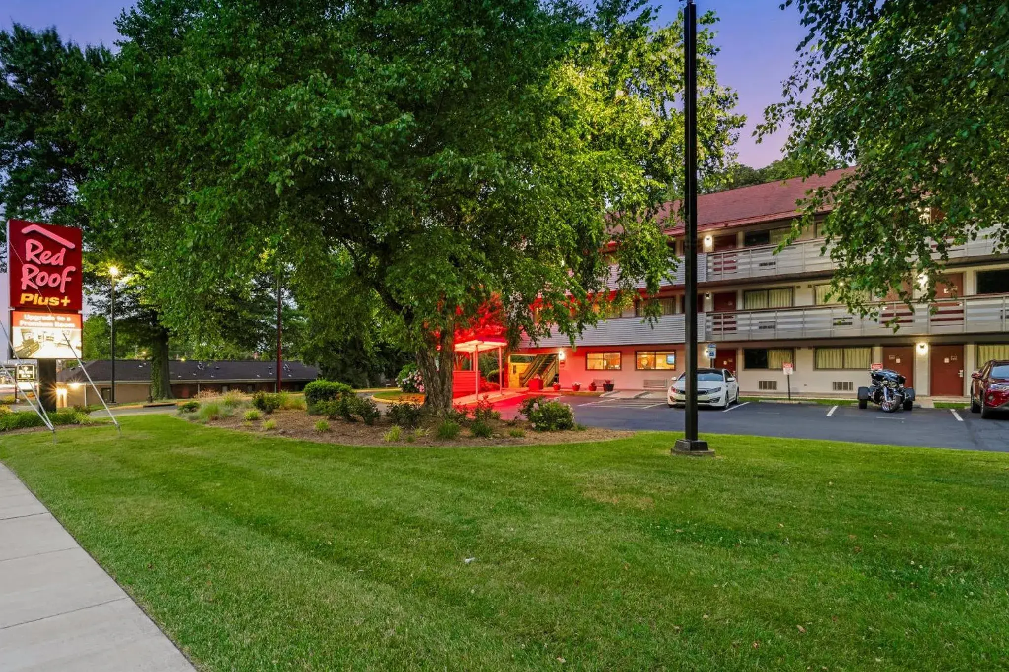 Property building in Red Roof Inn PLUS+ Washington DC - Alexandria Property building in Red Roof Inn PLUS+ Washington DC - Alexandria