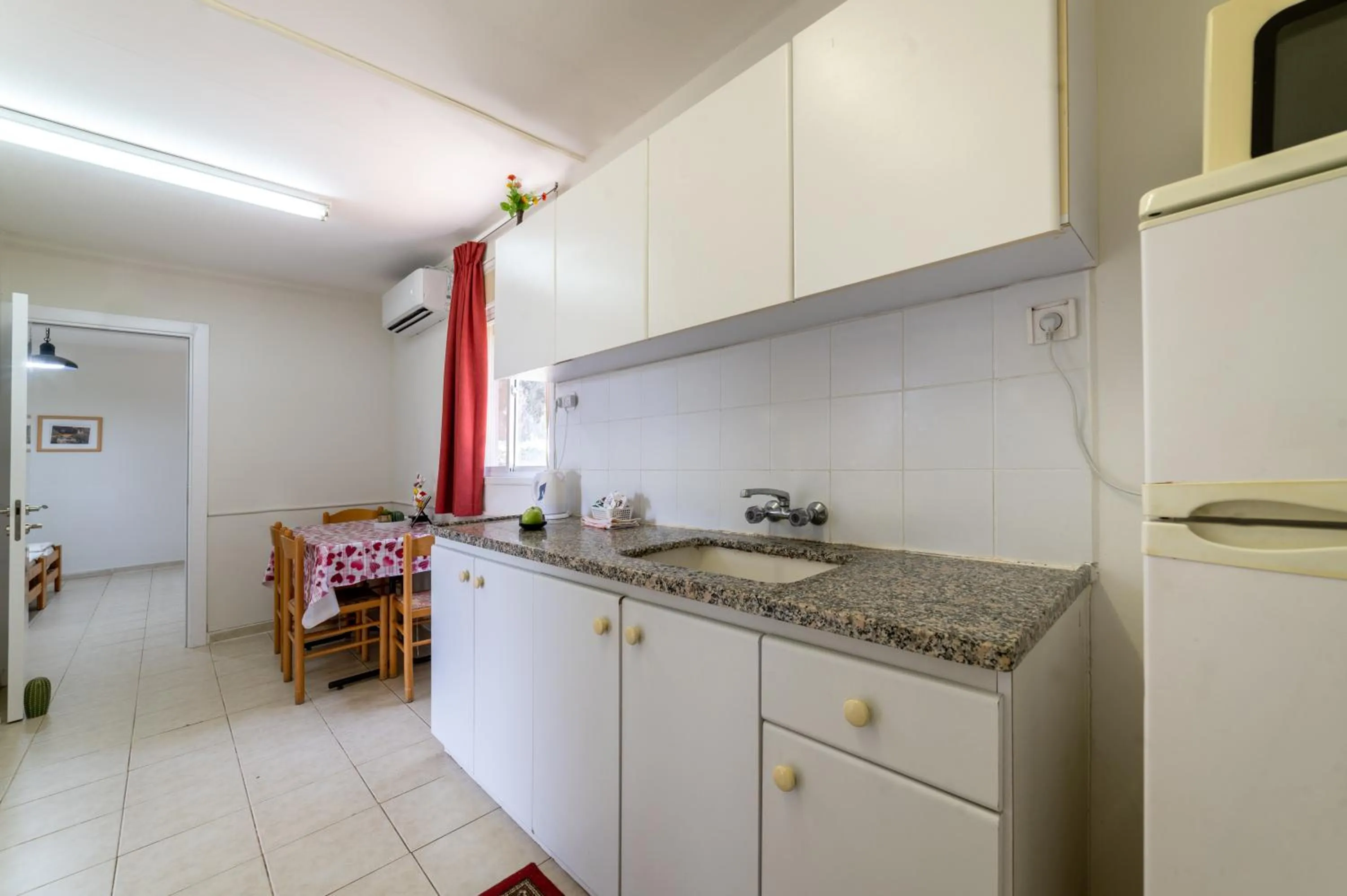 Kitchen or kitchenette in Mizra Guest House