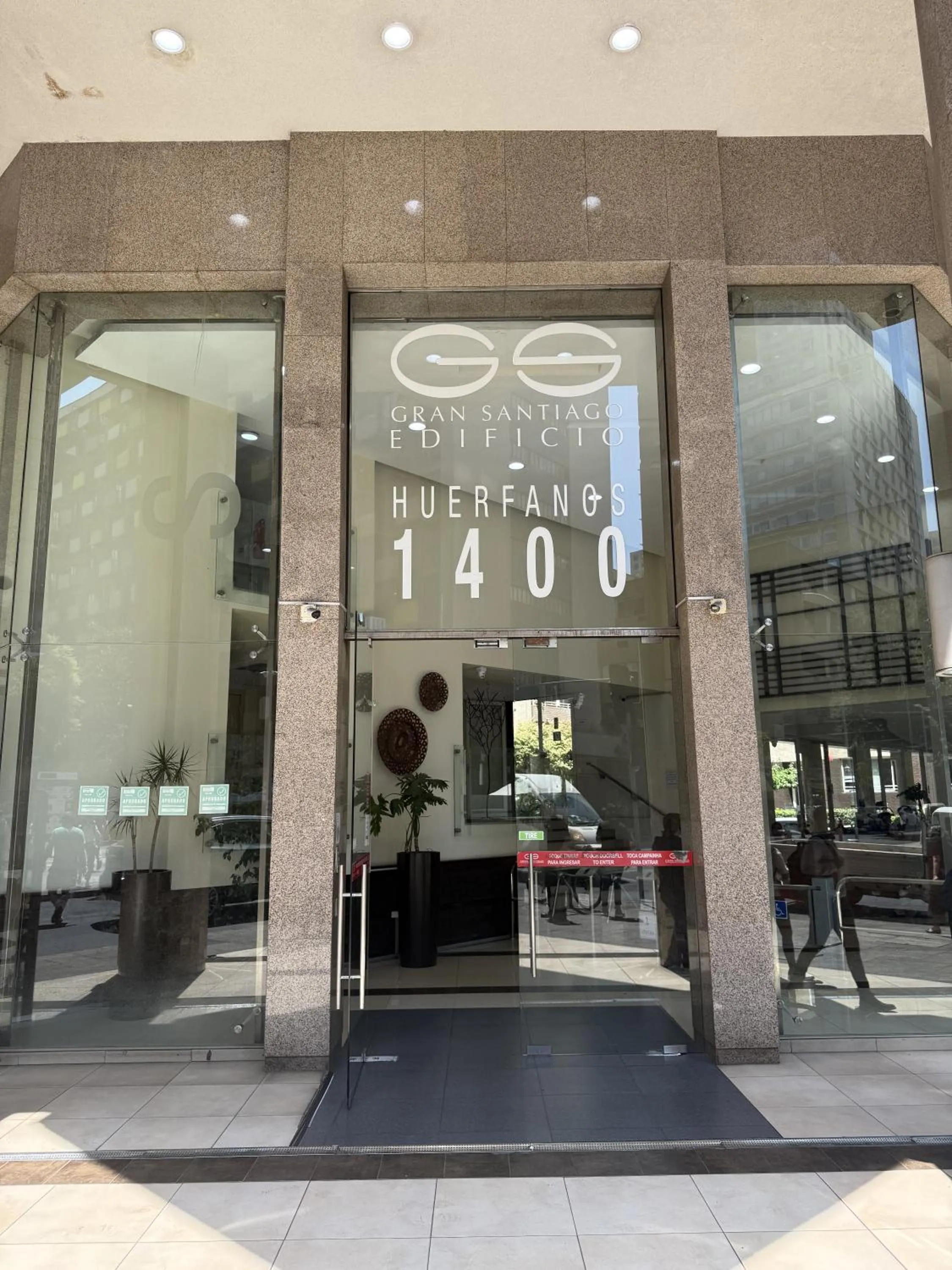 Facade/entrance in VR Suite Santiago