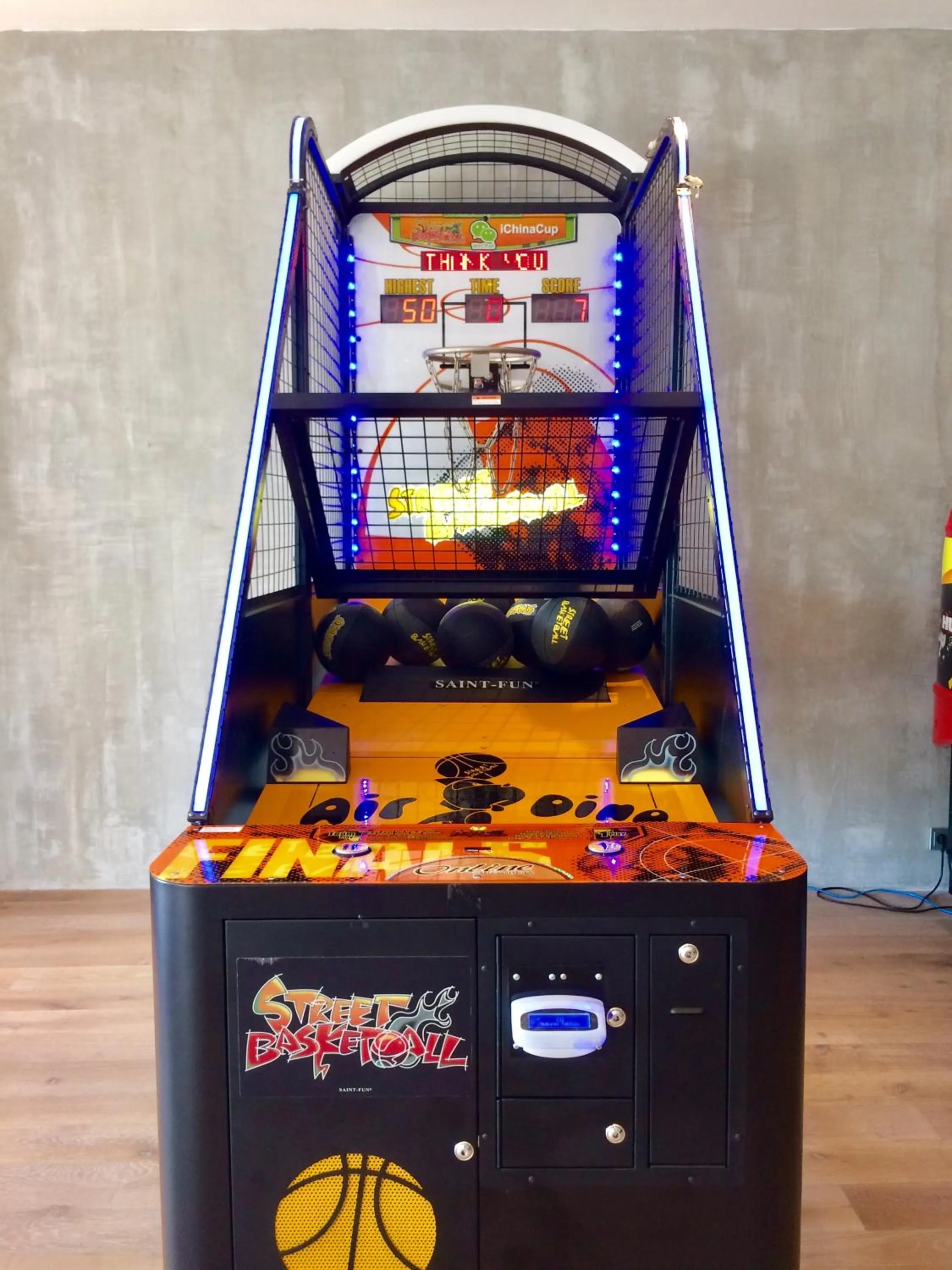 Billiard in Novus Jiva Anyer