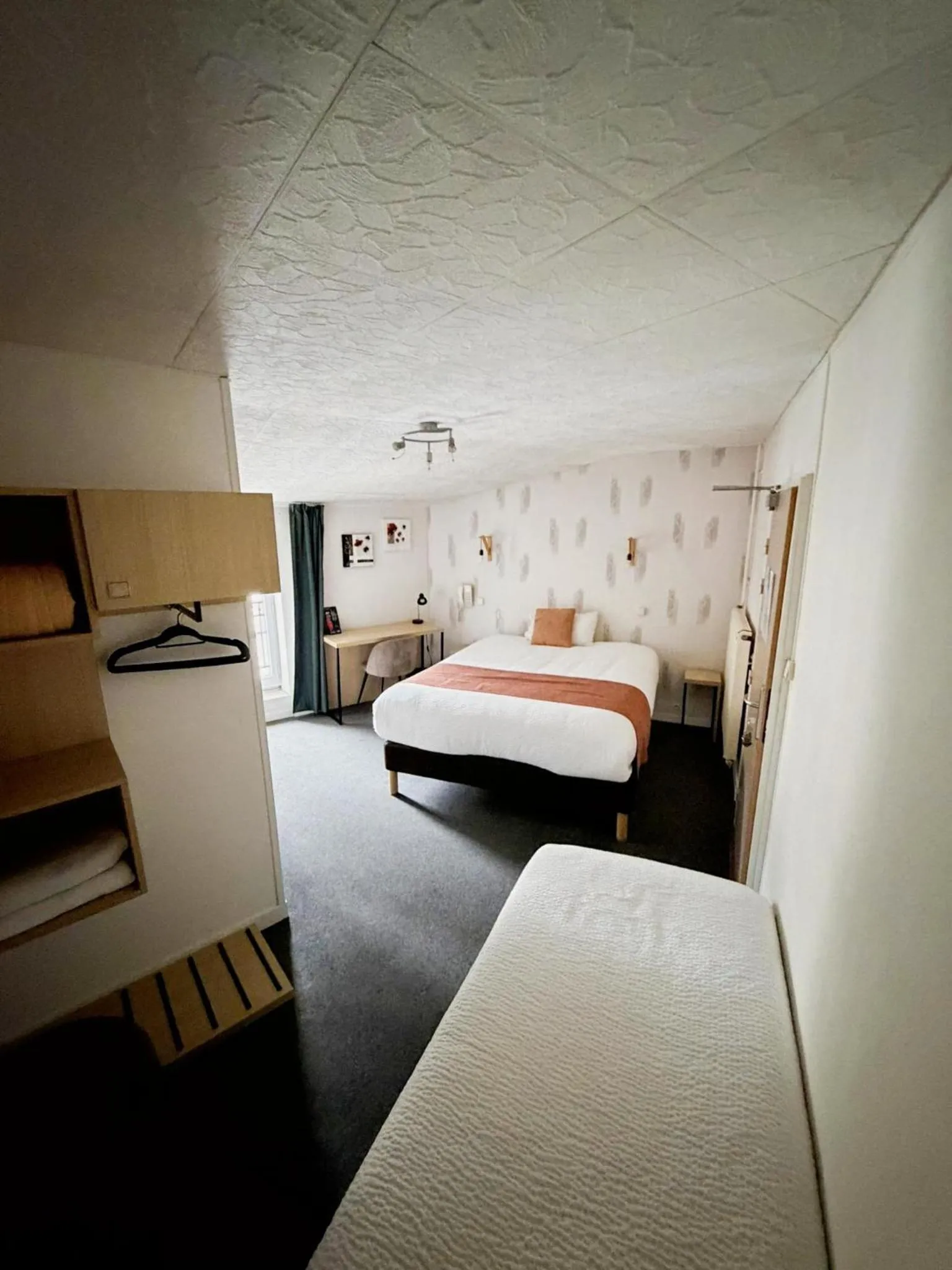 Bed in Contact Hôtel les Platanes Villeneuve sur Lot Centre