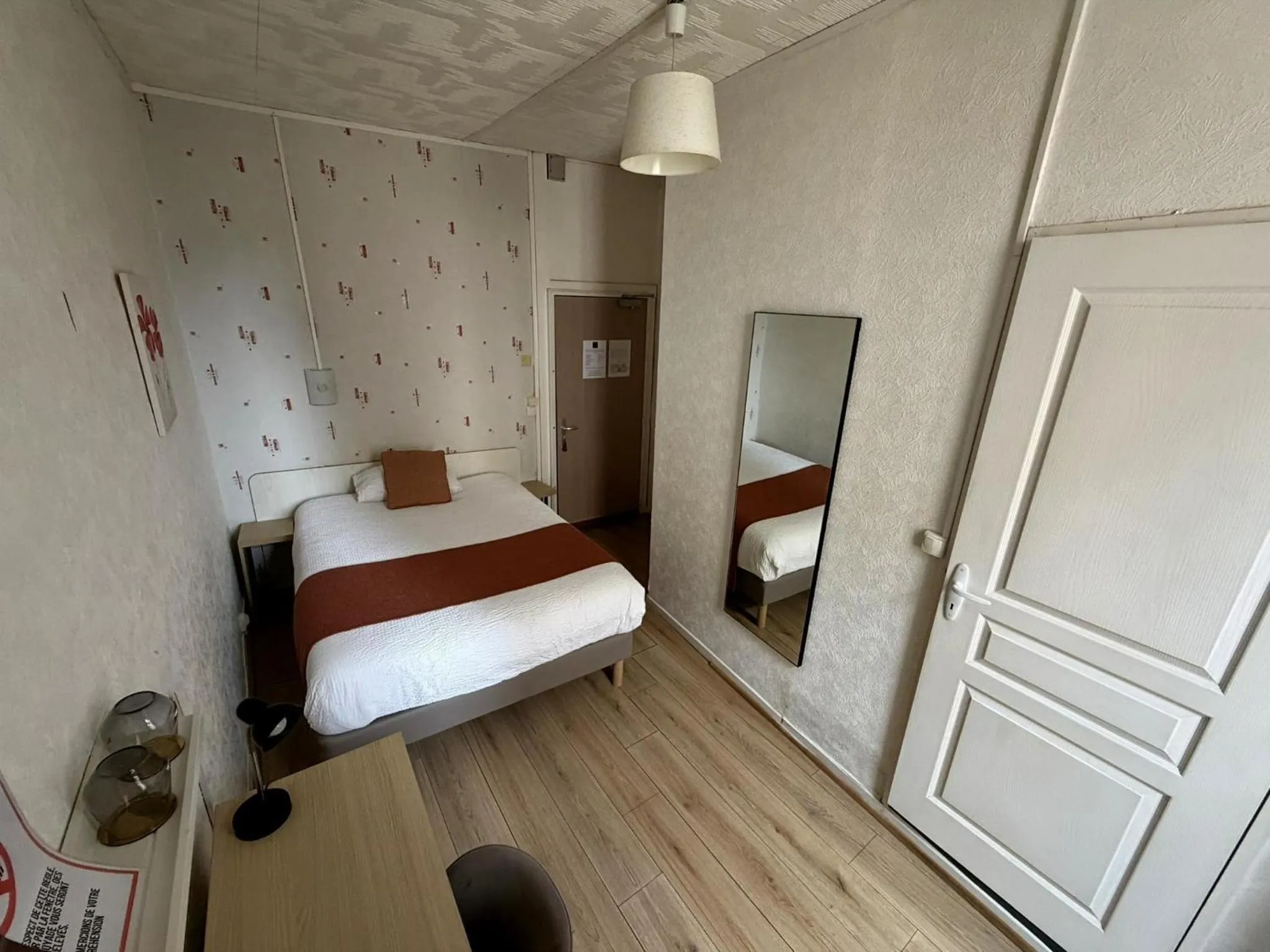 Bed in Contact Hôtel les Platanes Villeneuve sur Lot Centre