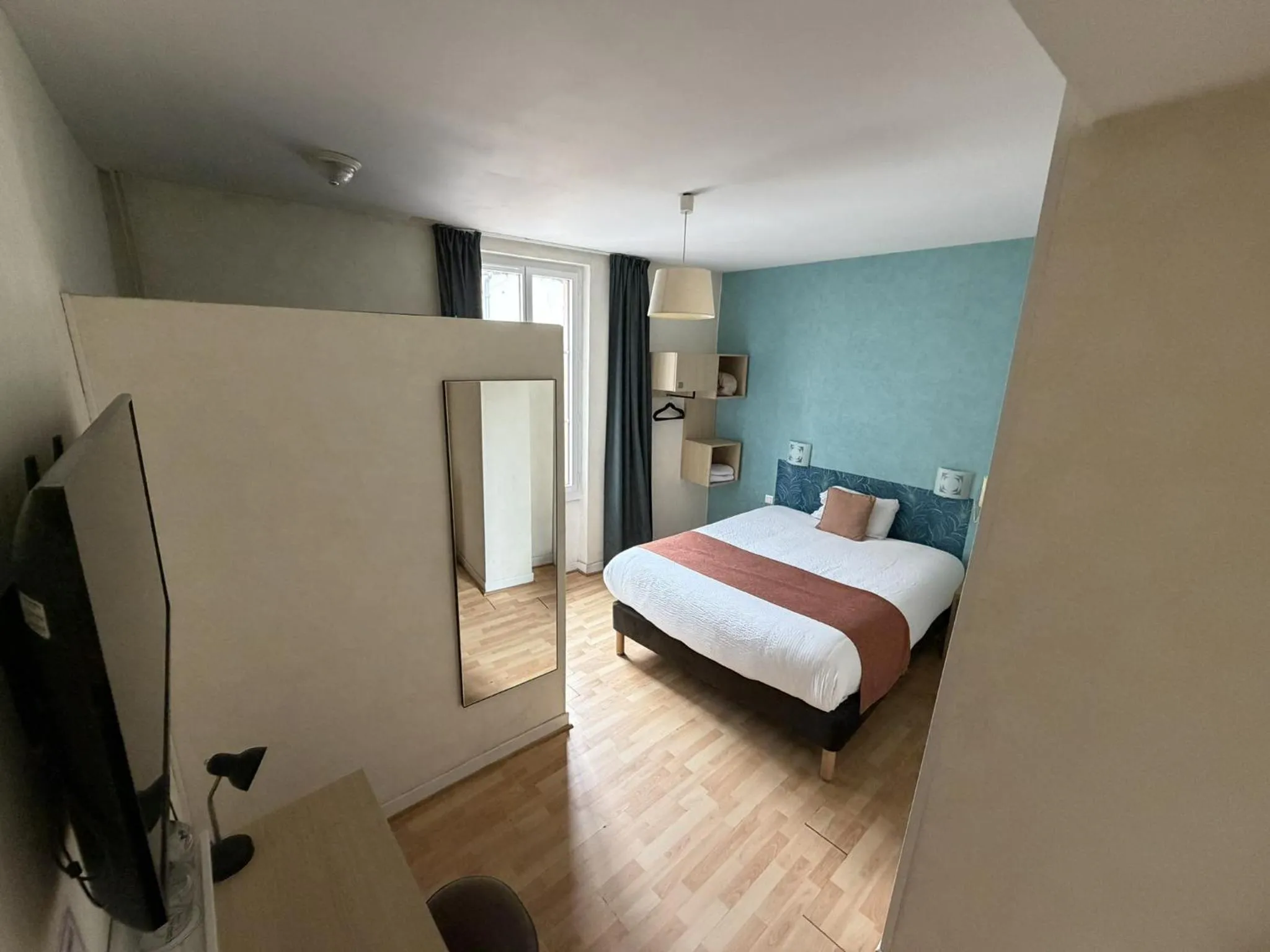 Bed in Contact Hôtel les Platanes Villeneuve sur Lot Centre