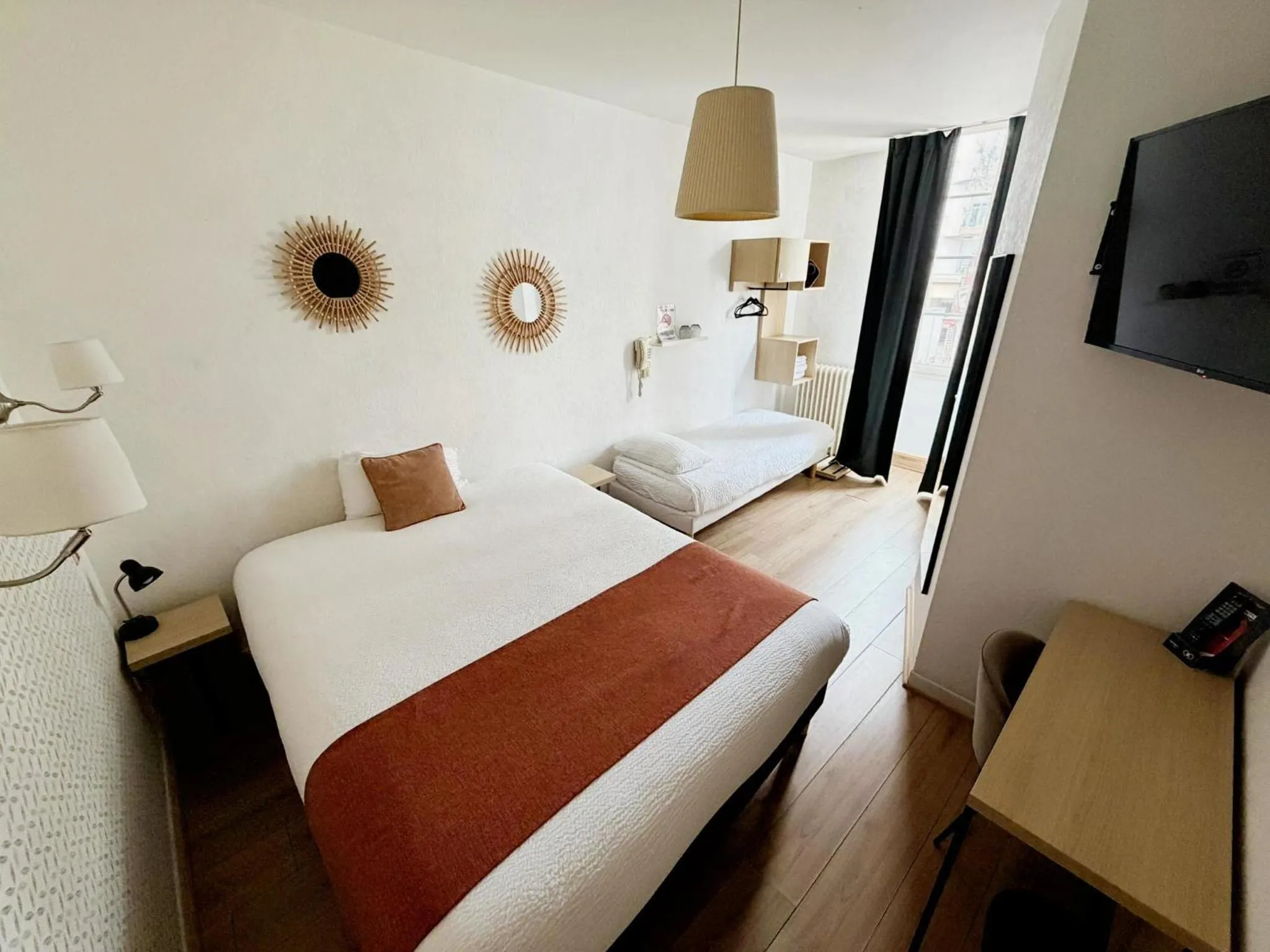 Bed in Contact Hôtel les Platanes Villeneuve sur Lot Centre