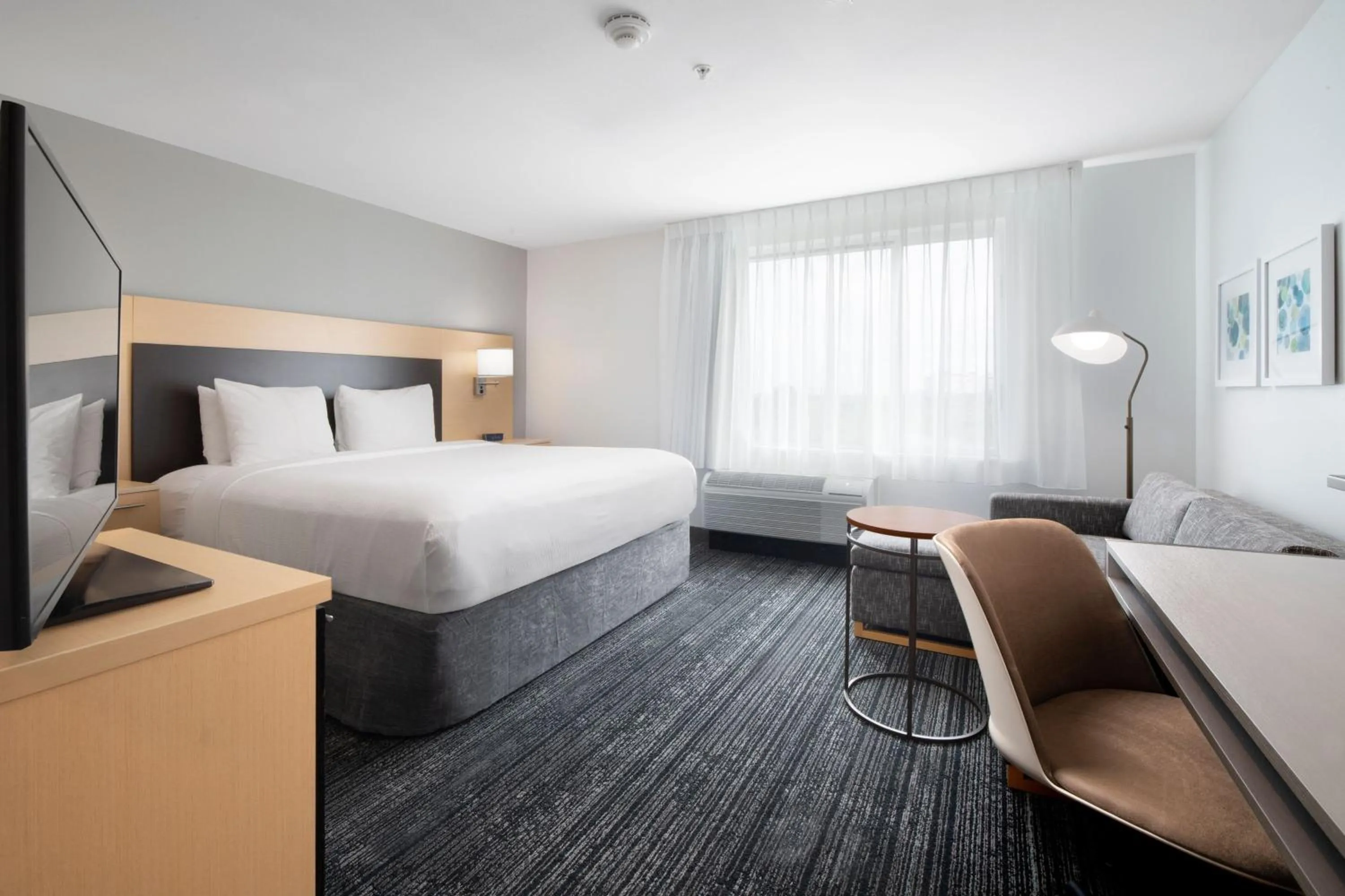 Photo of the whole room, Bed in TownePlace Suites by Marriott Galveston Island