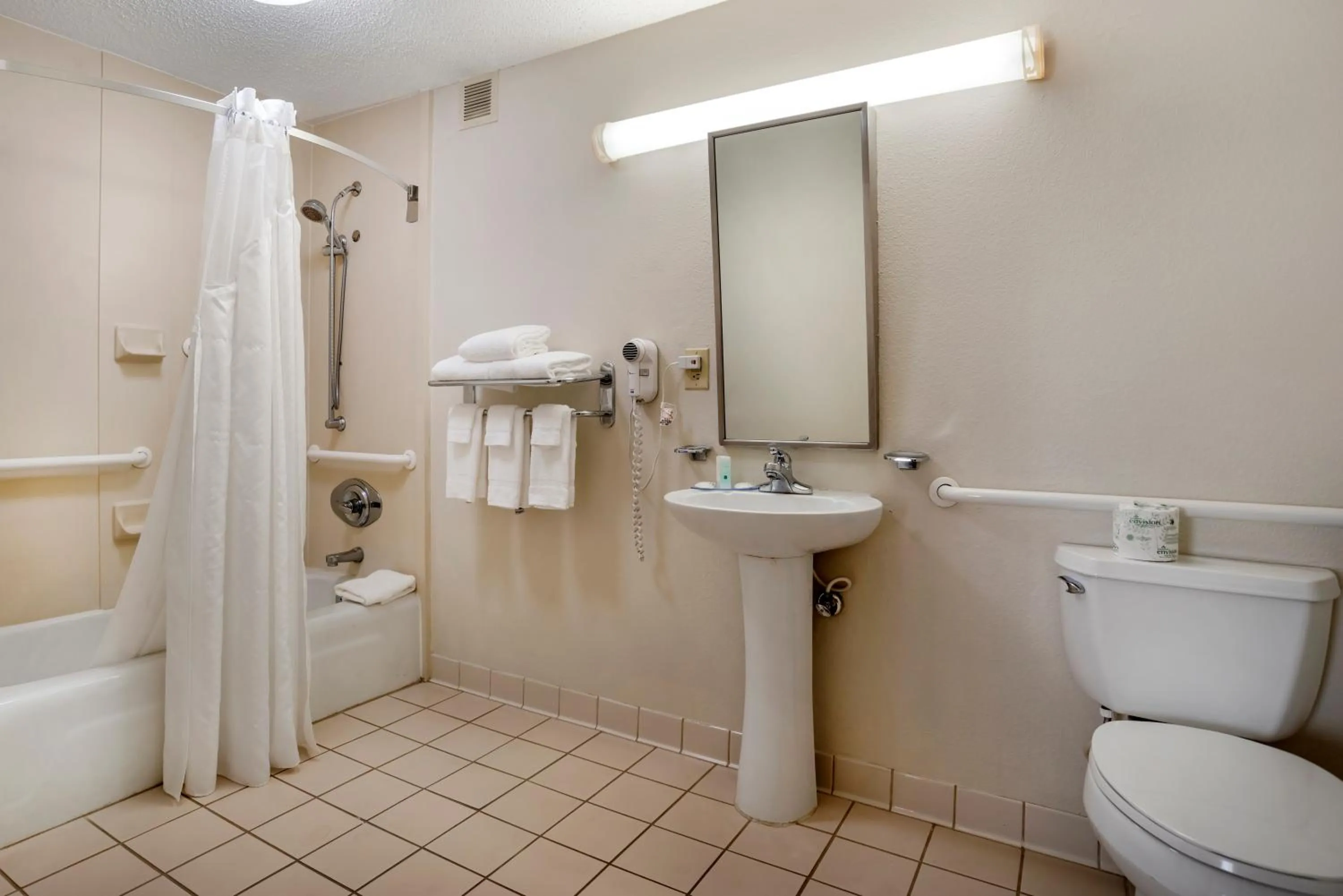 Bathroom in Quality Inn Baton Rouge East I-12