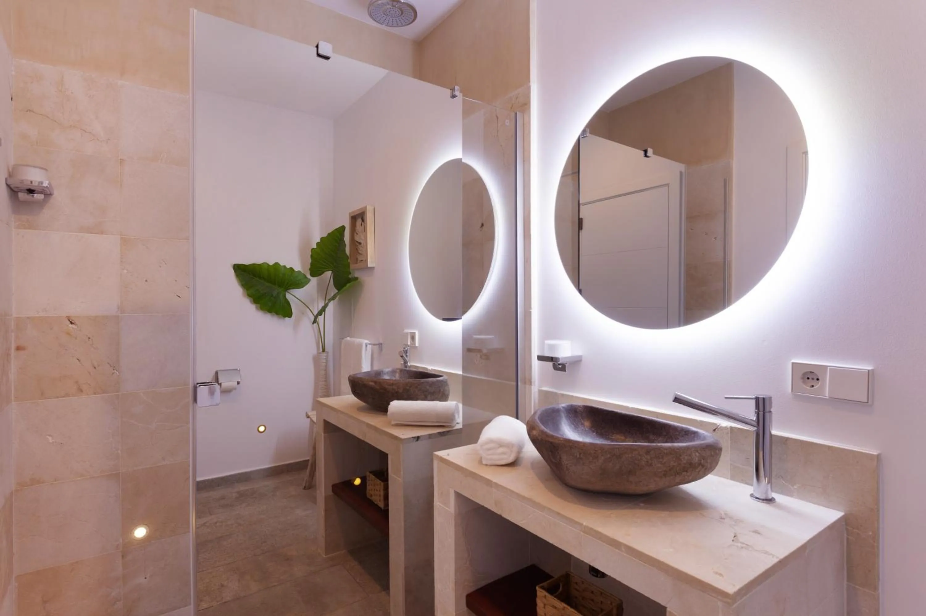 Bathroom in Villa Rainbow Home Mallorca