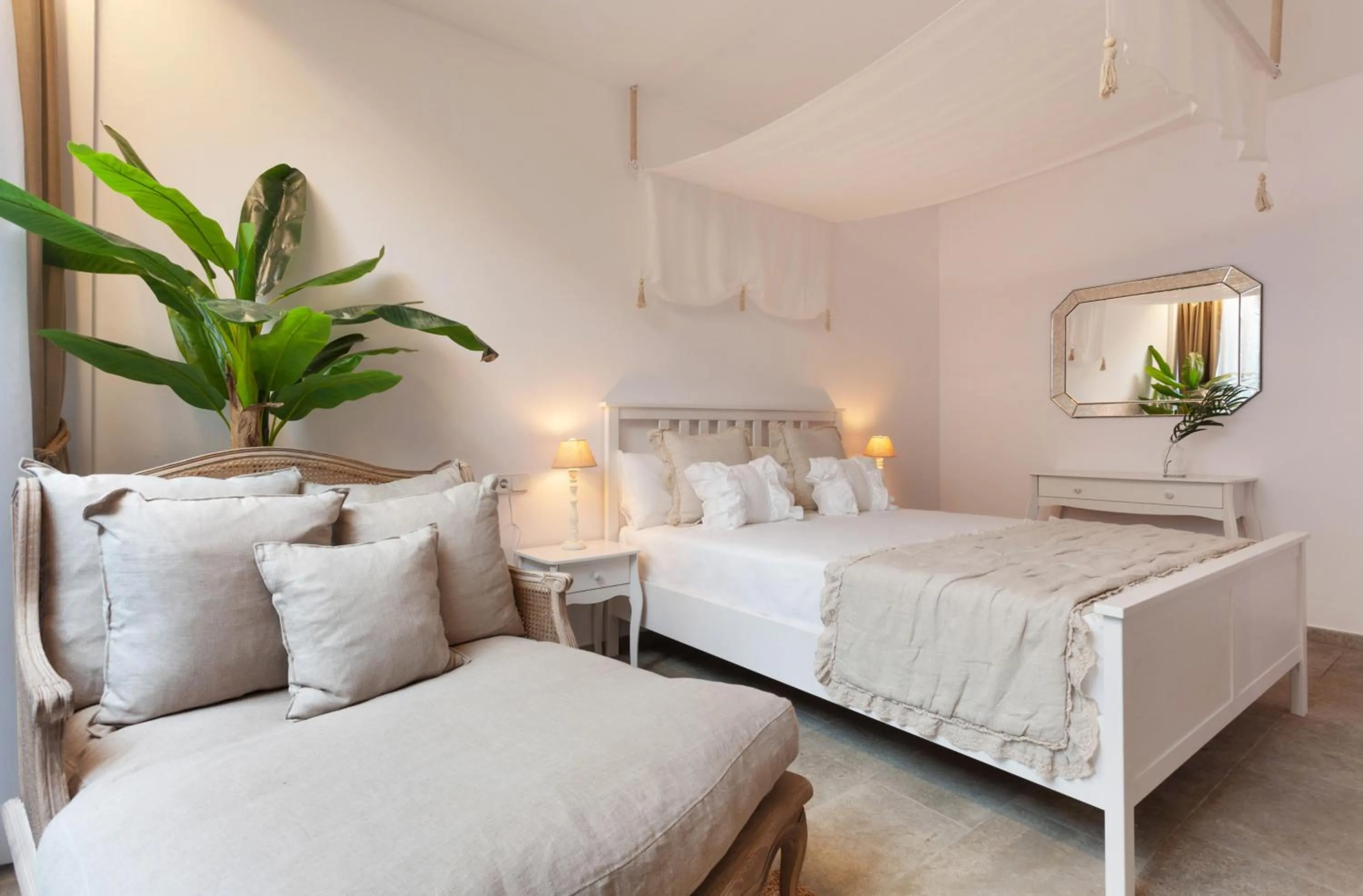 Bedroom, Bed in Villa Rainbow Home Mallorca