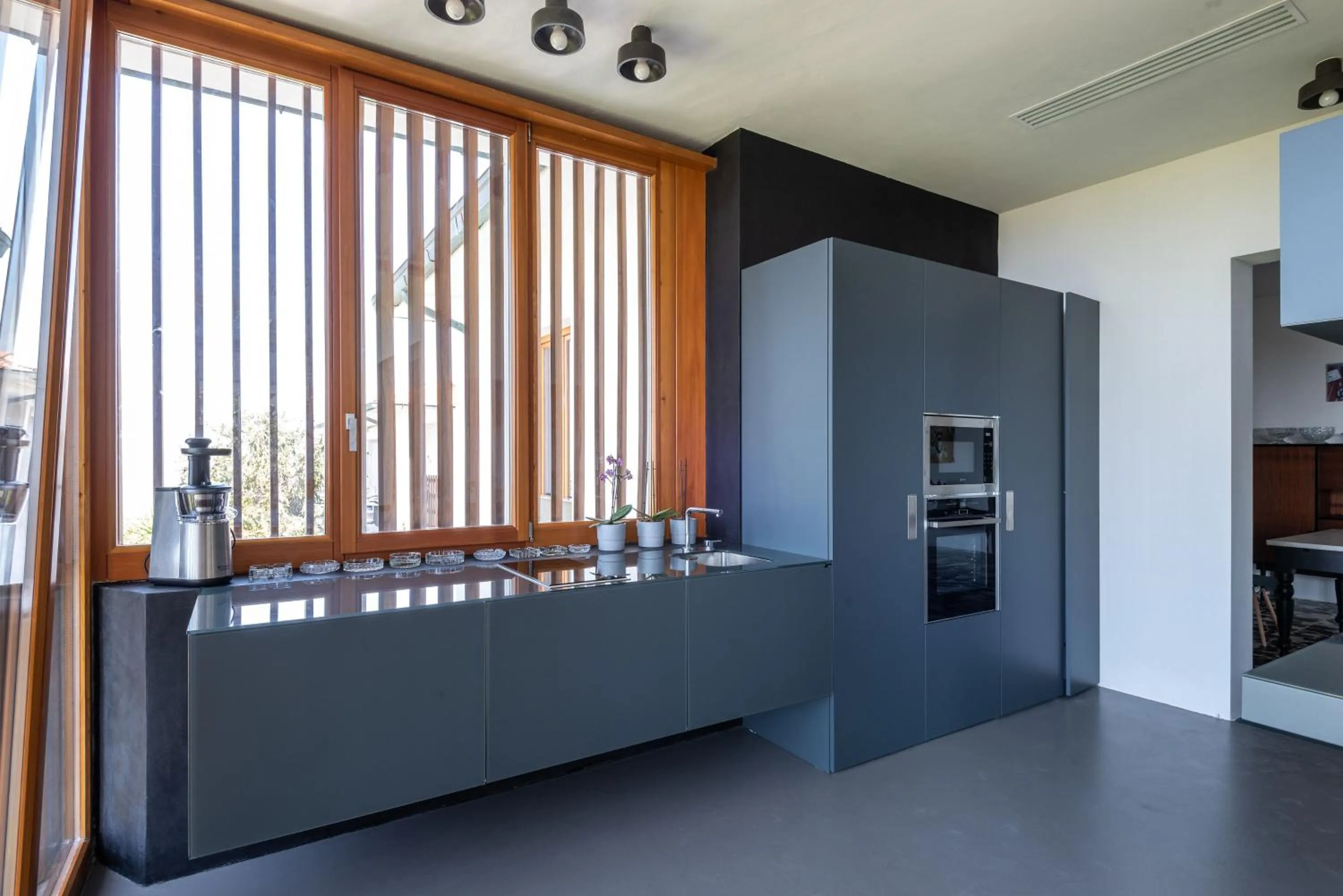 Communal kitchen in Villa Curiel