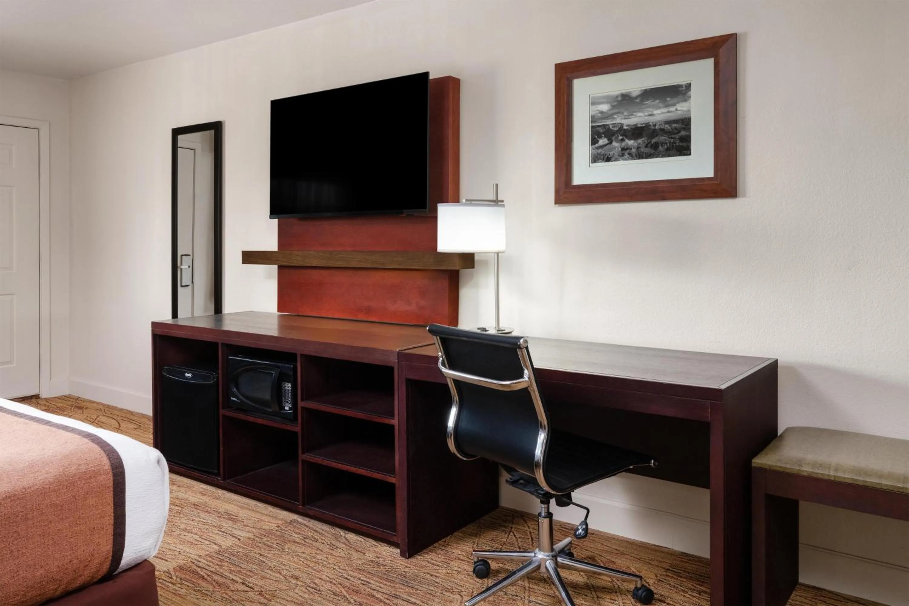 Bedroom, Bed in Best Western Discovery Inn