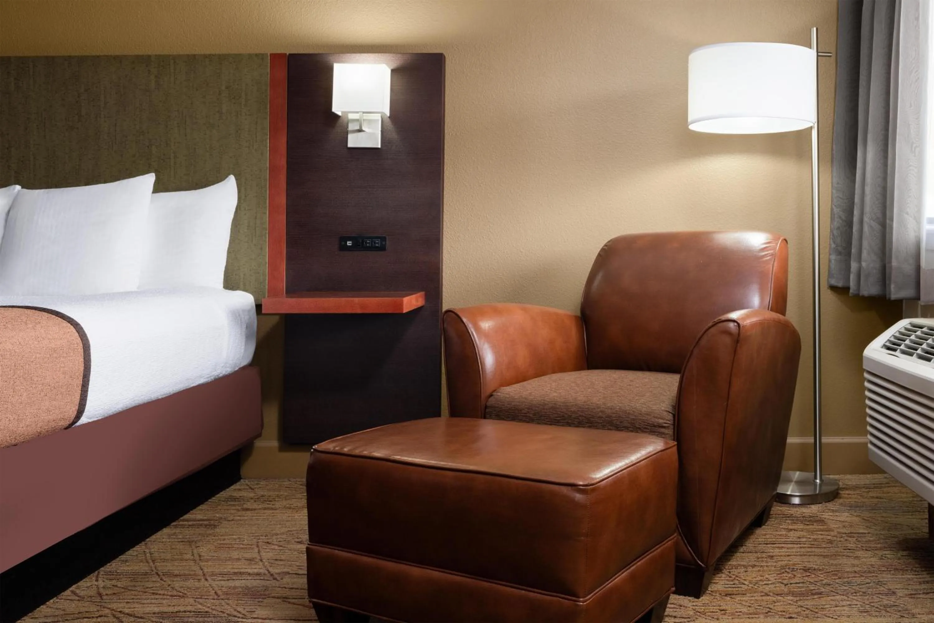 Bedroom, Bed in Best Western Discovery Inn