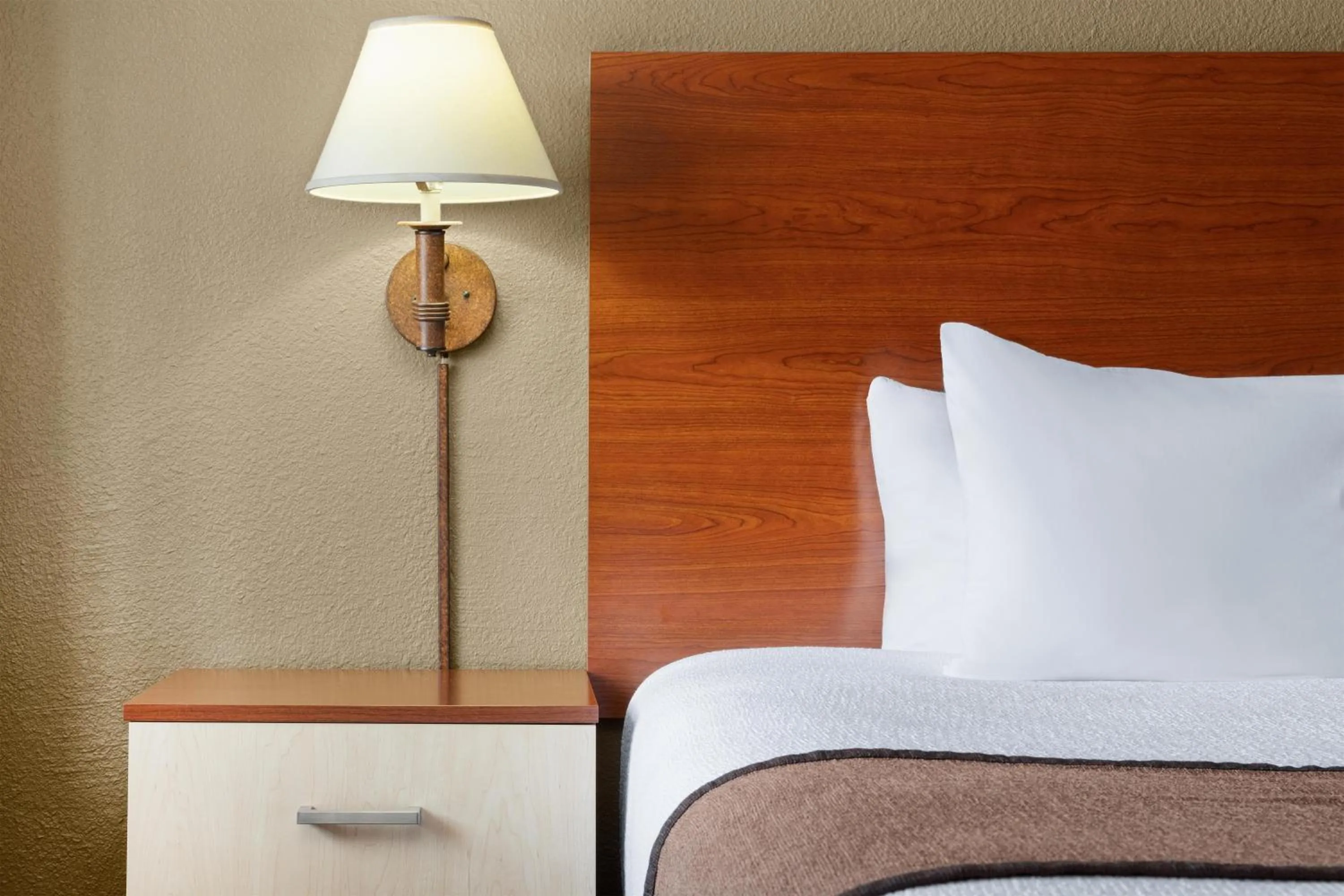 Bedroom, Bed in Best Western Discovery Inn