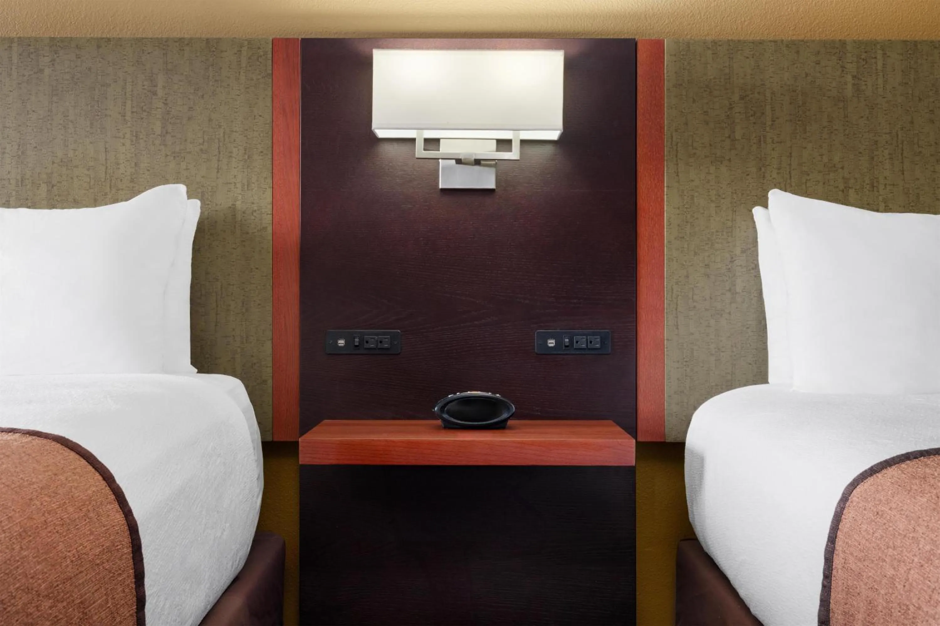 Bedroom, Bed in Best Western Discovery Inn