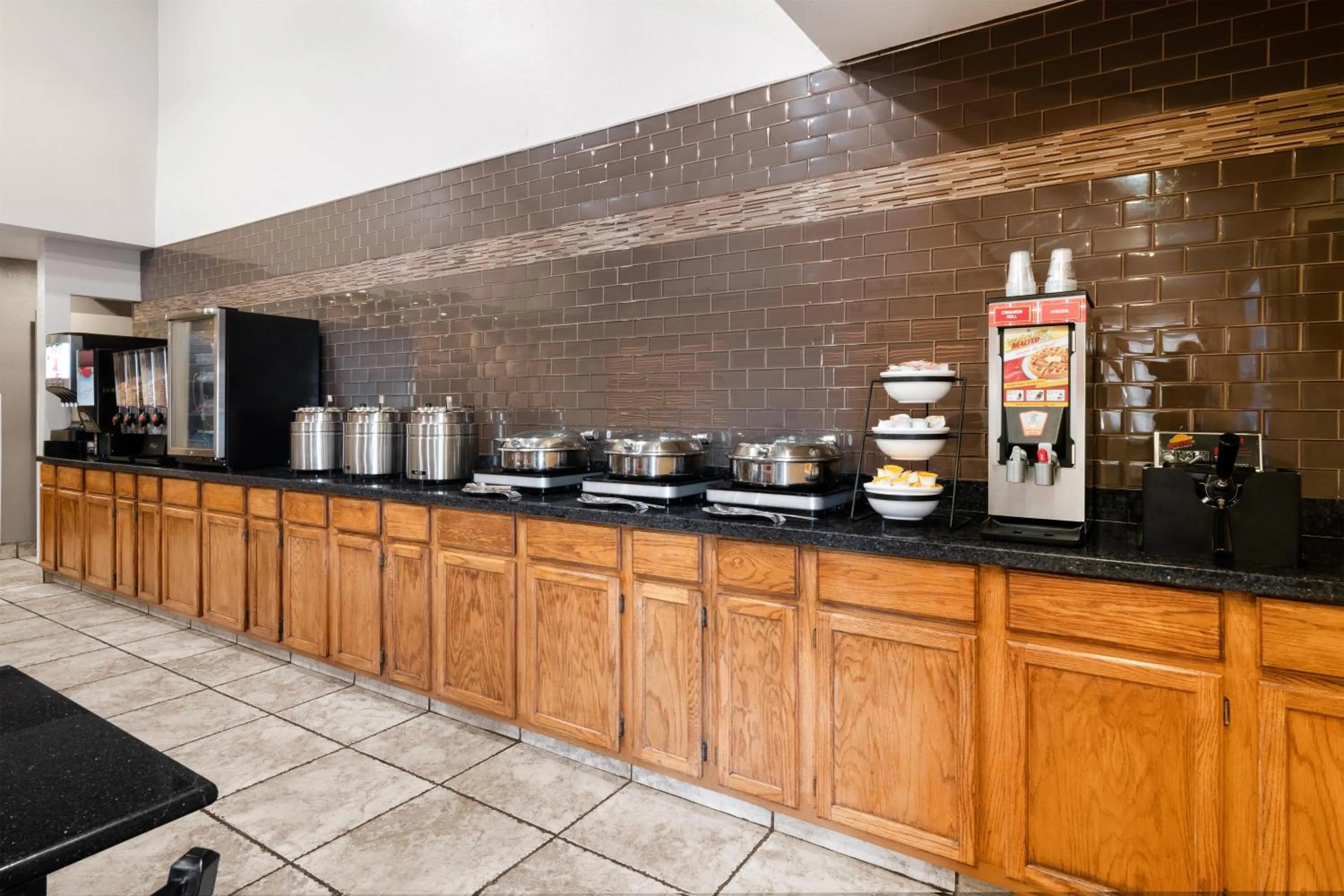 Breakfast in Best Western Discovery Inn