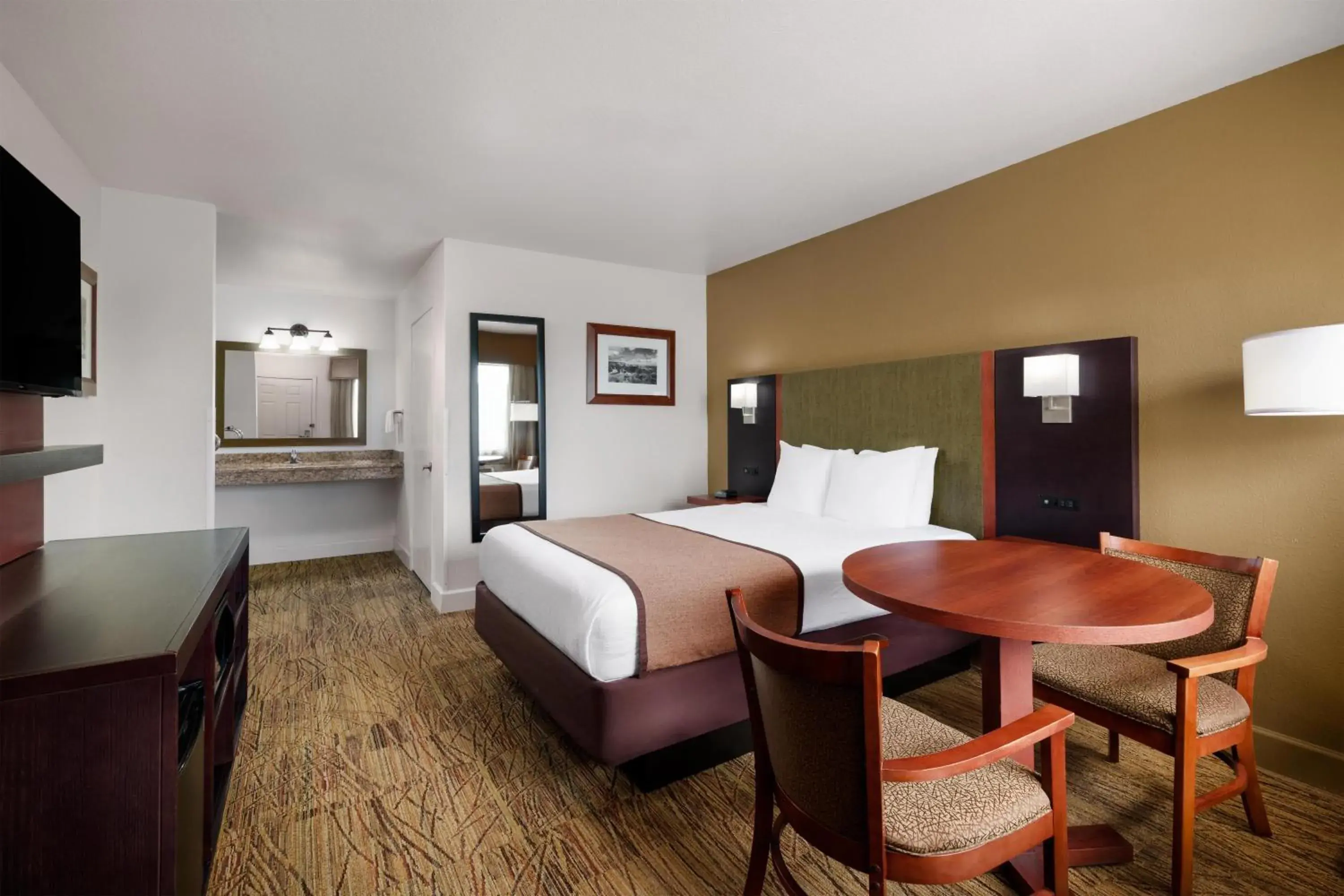 Queen Room with Roll-in Shower in Best Western Discovery Inn Queen Room with Roll-in Shower in Best Western Discovery Inn