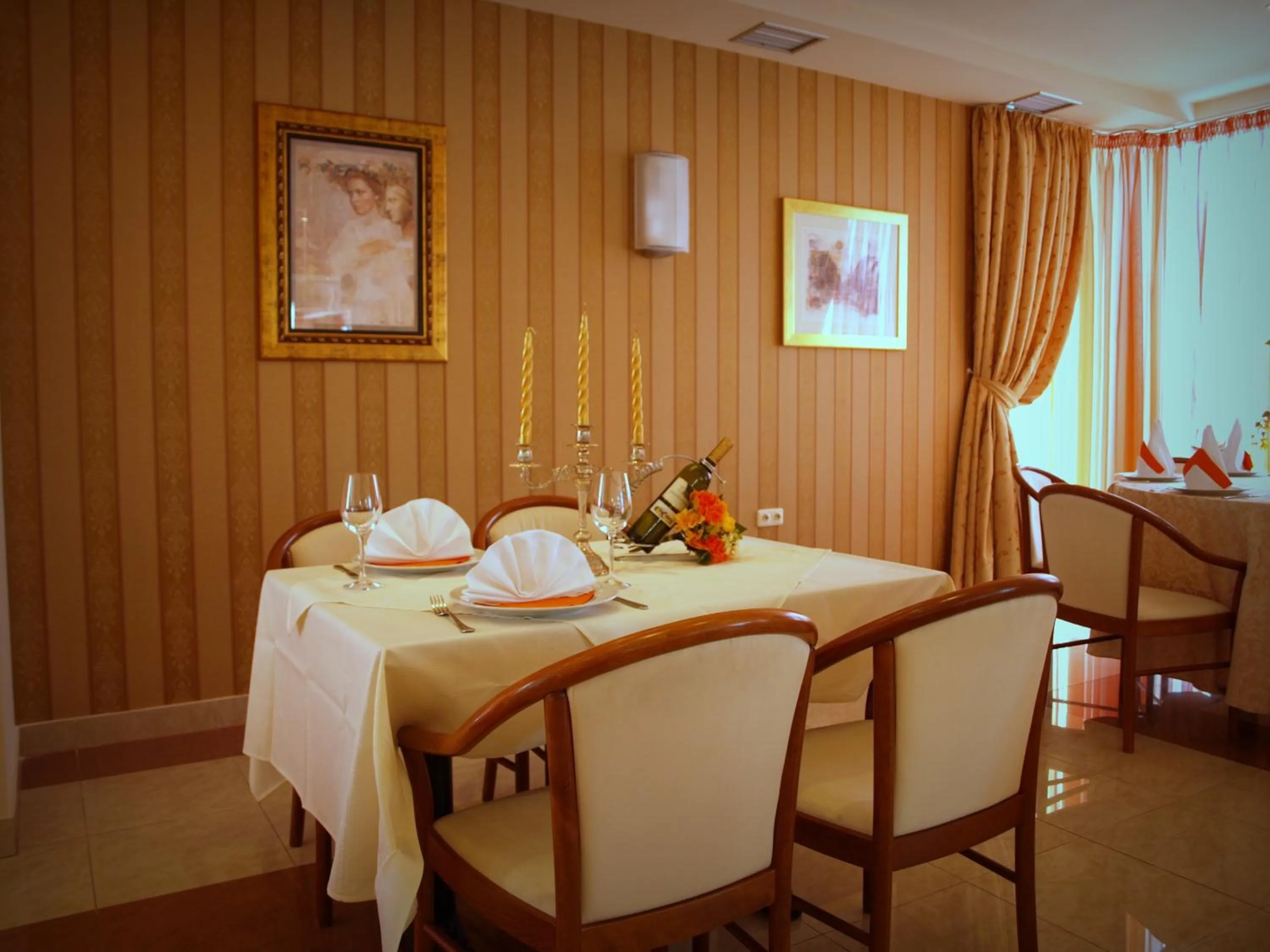 Restaurant/places to eat in Hotel Neva