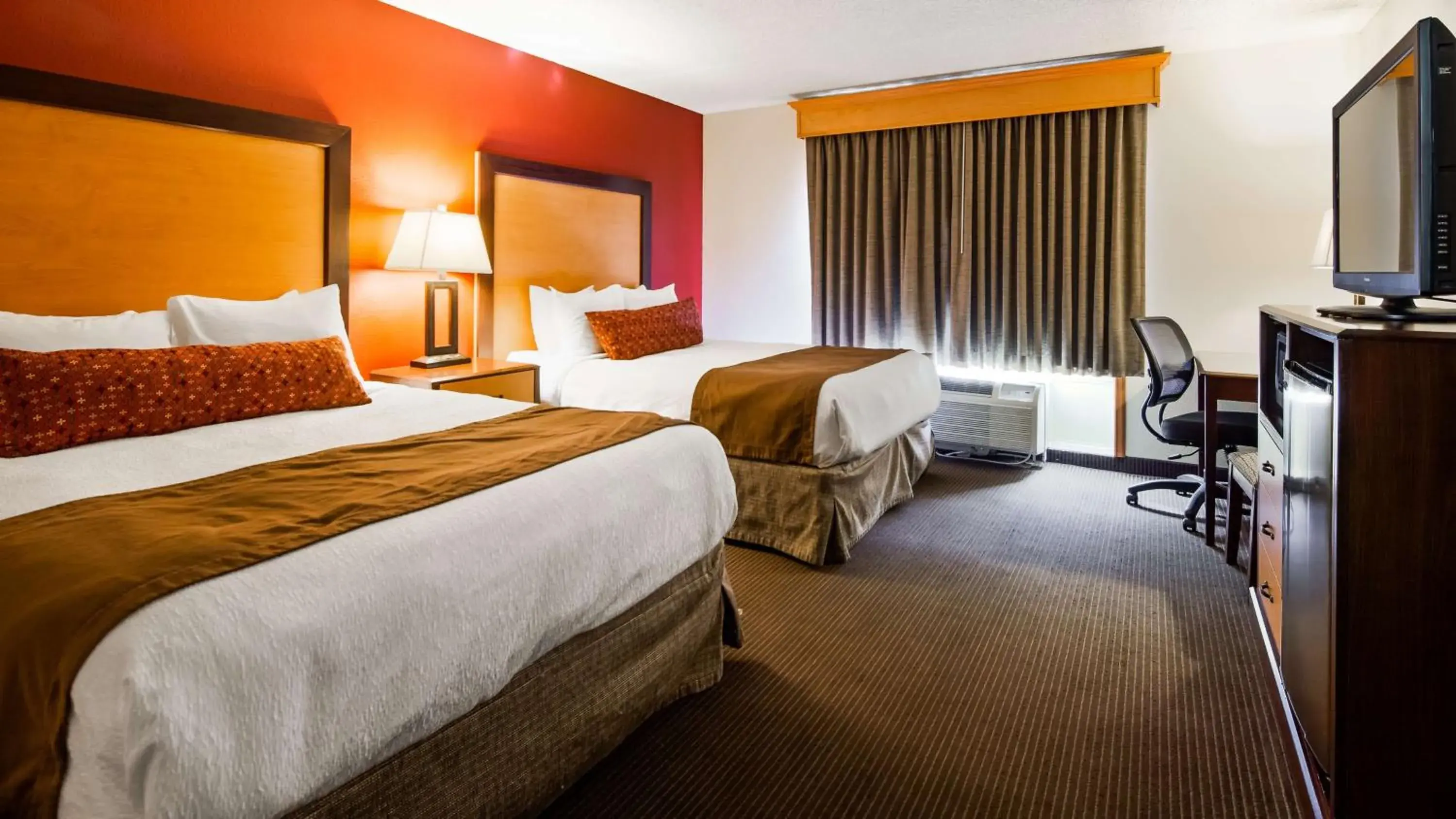 Photo of the whole room, Bed in Best Western Plus Sidney Lodge Photo of the whole room, Bed in Best Western Plus Sidney Lodge