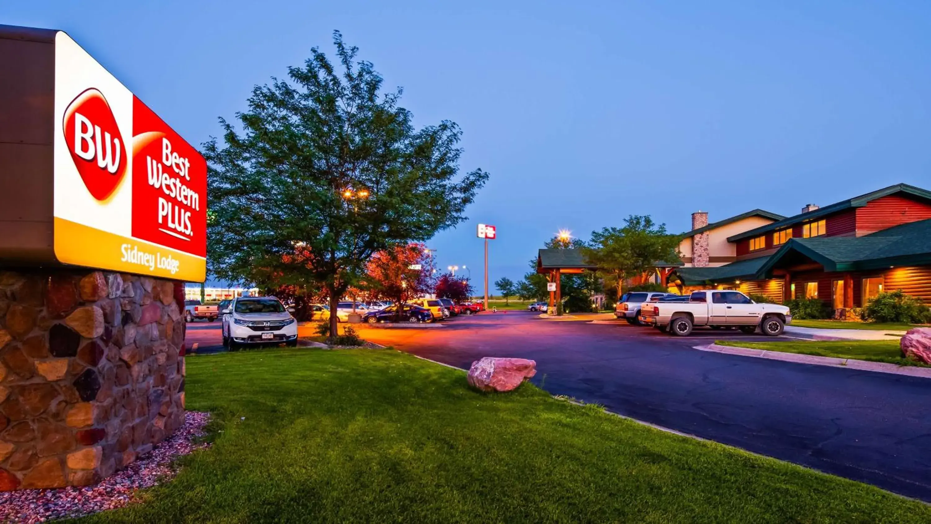 Property building in Best Western Plus Sidney Lodge Property building in Best Western Plus Sidney Lodge