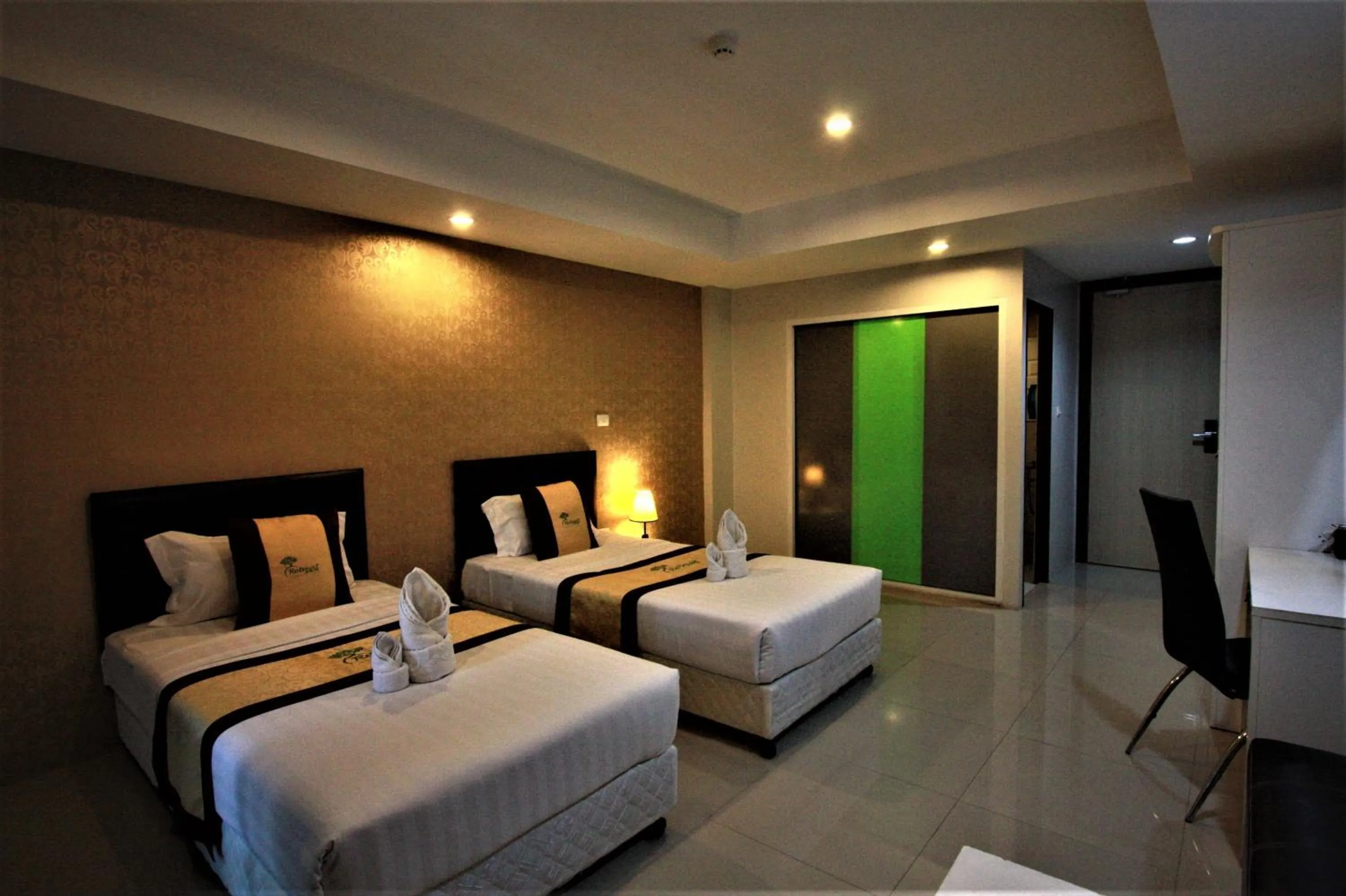 Photo of the whole room, Bed in Retreat Resort Pattaya
