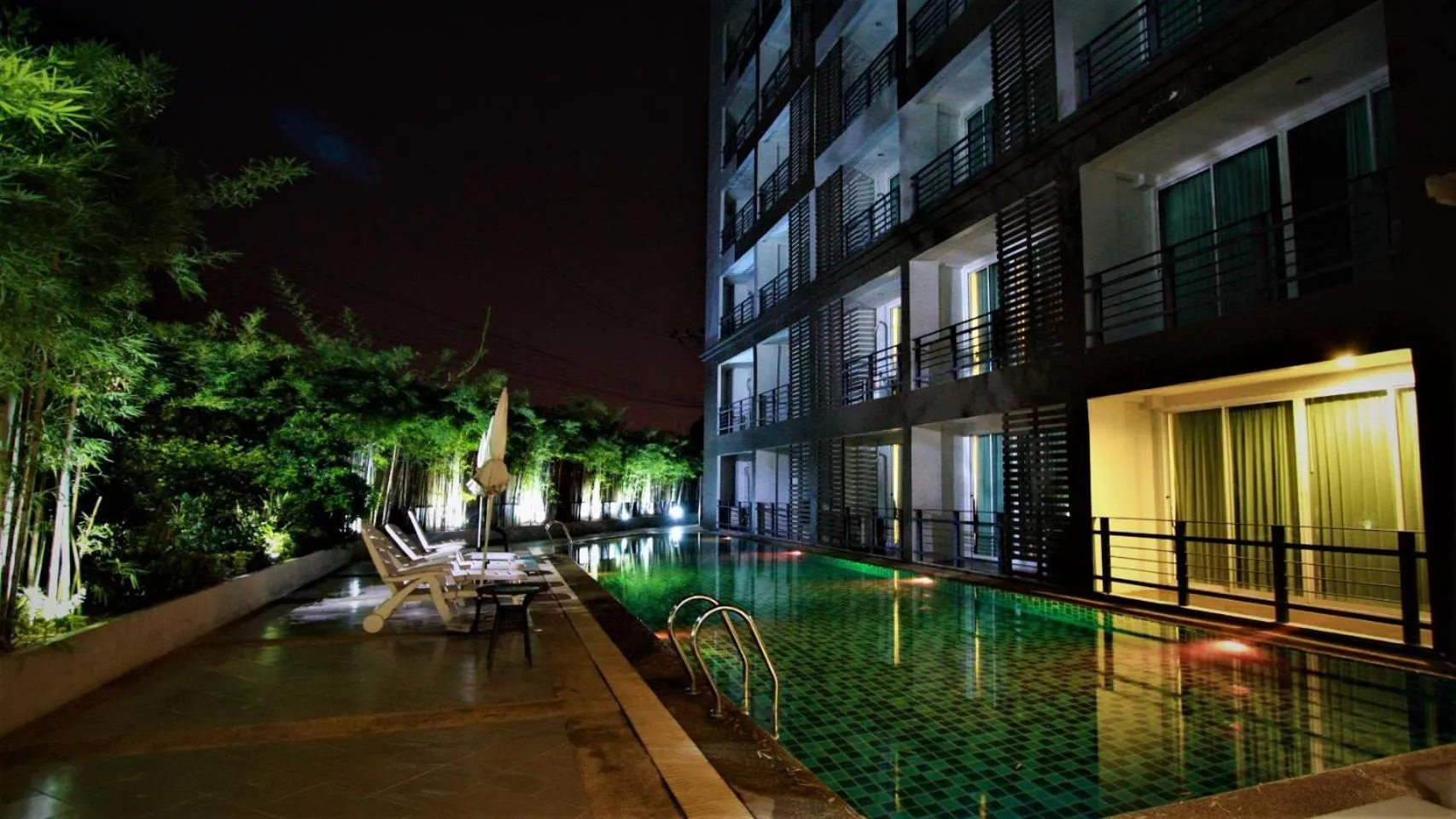 Swimming pool in Retreat Resort Pattaya