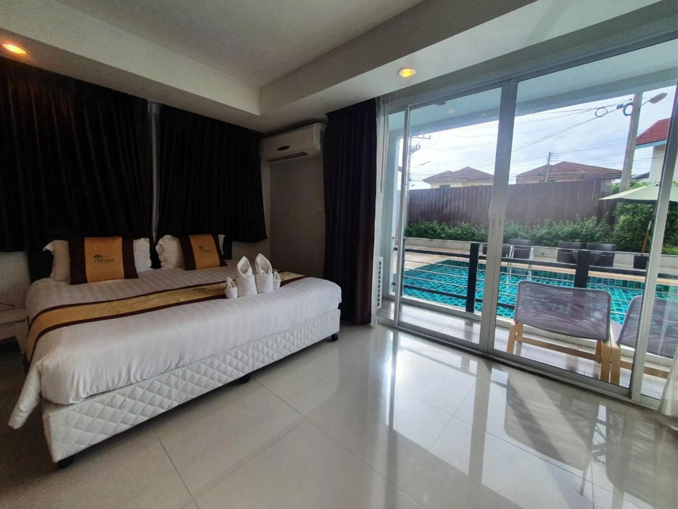 Bed in Retreat Resort Pattaya